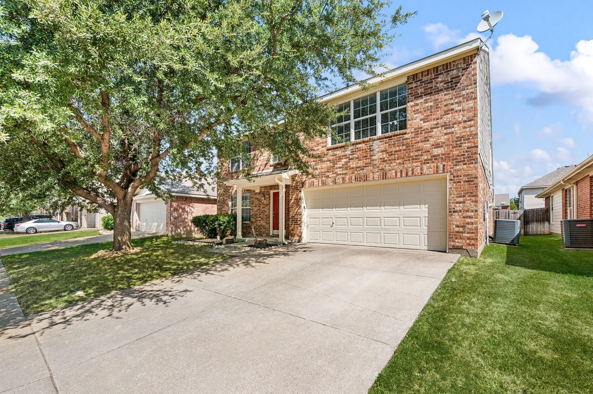 Single Family Residence For Sale in Tarrant County , 5025 Senator Drive, Fort Worth, Texas 76244, 4 Bedroom, 3 Bathroom, 2 Garage spaces, 3,454 Sqft, built in 2002, mls#21362330, Real Estate Agent in Fort Worth, Homes For Sale in Tarrant county, Homes For Sale in Fort Worth, Realtor in Fort Worth Texas, Real Estate Brokerage Independent Realty Texas, Luminita Cordes Realtor