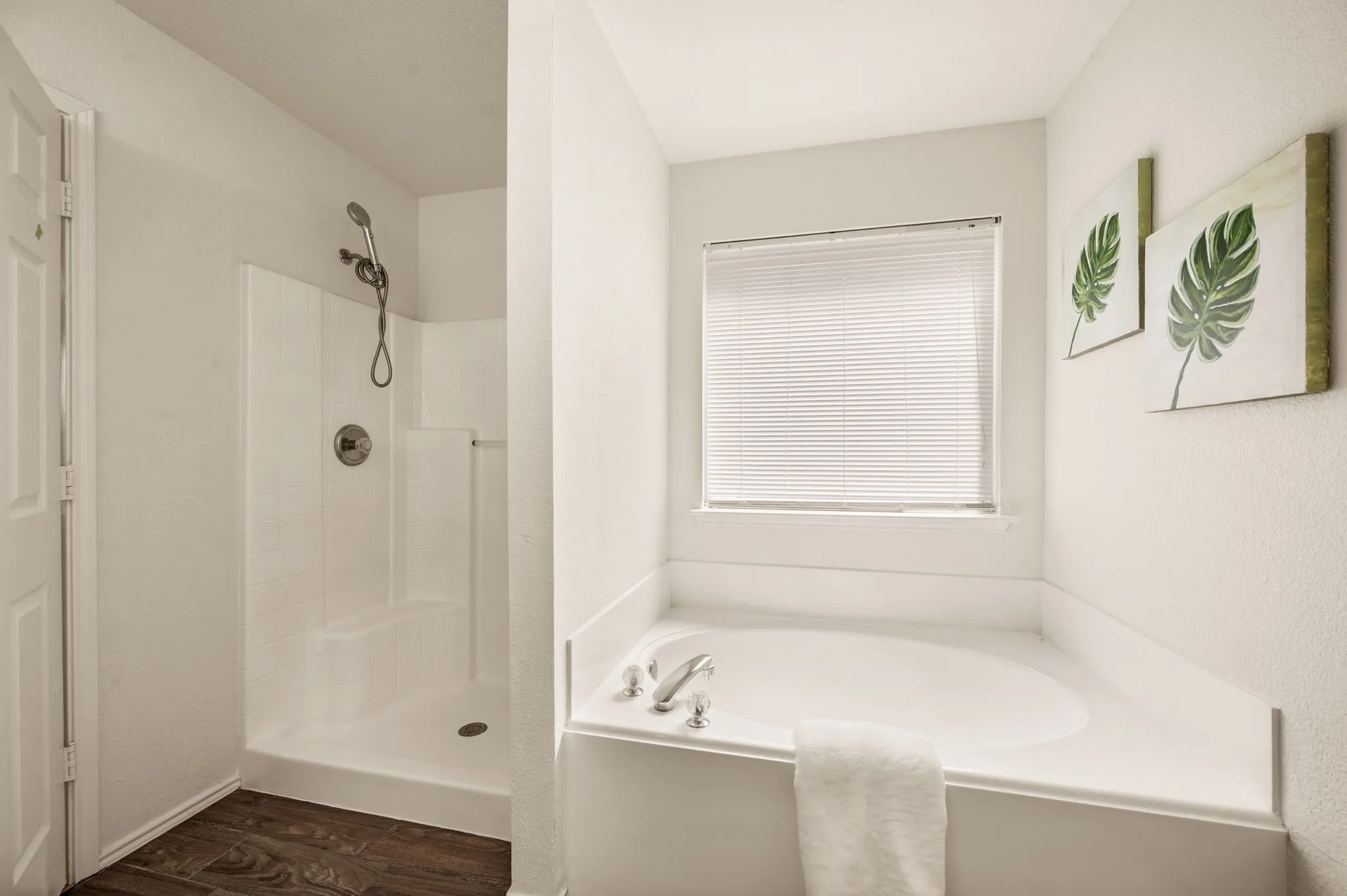 Single Family Residence For Sale in Tarrant County , 5025 Senator Drive, Fort Worth, Texas 76244, 4 Bedroom, 3 Bathroom, 2 Garage spaces, 3,454 Sqft, built in 2002, mls#21362330, Real Estate Agent in Fort Worth, Homes For Sale in Tarrant county, Homes For Sale in Fort Worth, Realtor in Fort Worth Texas, Real Estate Brokerage Independent Realty Texas, Luminita Cordes Realtor