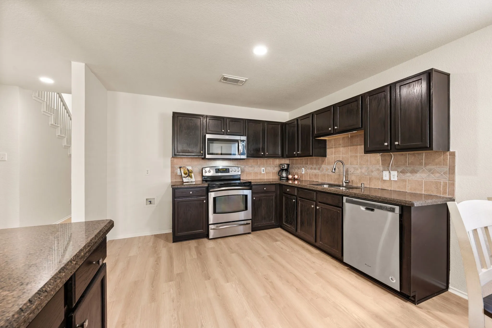 Single Family Residence For Sale in Tarrant County , 5025 Senator Drive, Fort Worth, Texas 76244, 4 Bedroom, 3 Bathroom, 2 Garage spaces, 3,454 Sqft, built in 2002, mls#21362330, Real Estate Agent in Fort Worth, Homes For Sale in Tarrant county, Homes For Sale in Fort Worth, Realtor in Fort Worth Texas, Real Estate Brokerage Independent Realty Texas, Luminita Cordes Realtor