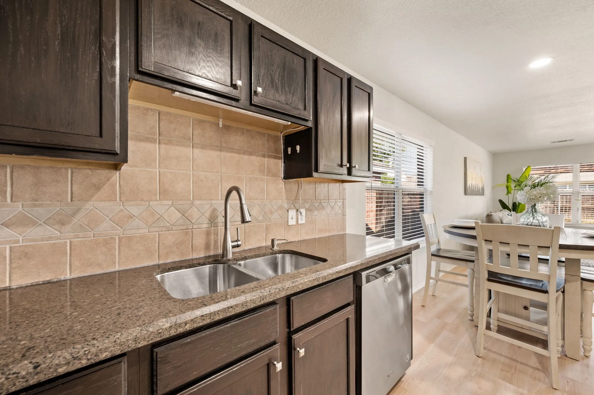 Single Family Residence For Sale in Tarrant County , 5025 Senator Drive, Fort Worth, Texas 76244, 4 Bedroom, 3 Bathroom, 2 Garage spaces, 3,454 Sqft, built in 2002, mls#21362330, Real Estate Agent in Fort Worth, Homes For Sale in Tarrant county, Homes For Sale in Fort Worth, Realtor in Fort Worth Texas, Real Estate Brokerage Independent Realty Texas, Luminita Cordes Realtor