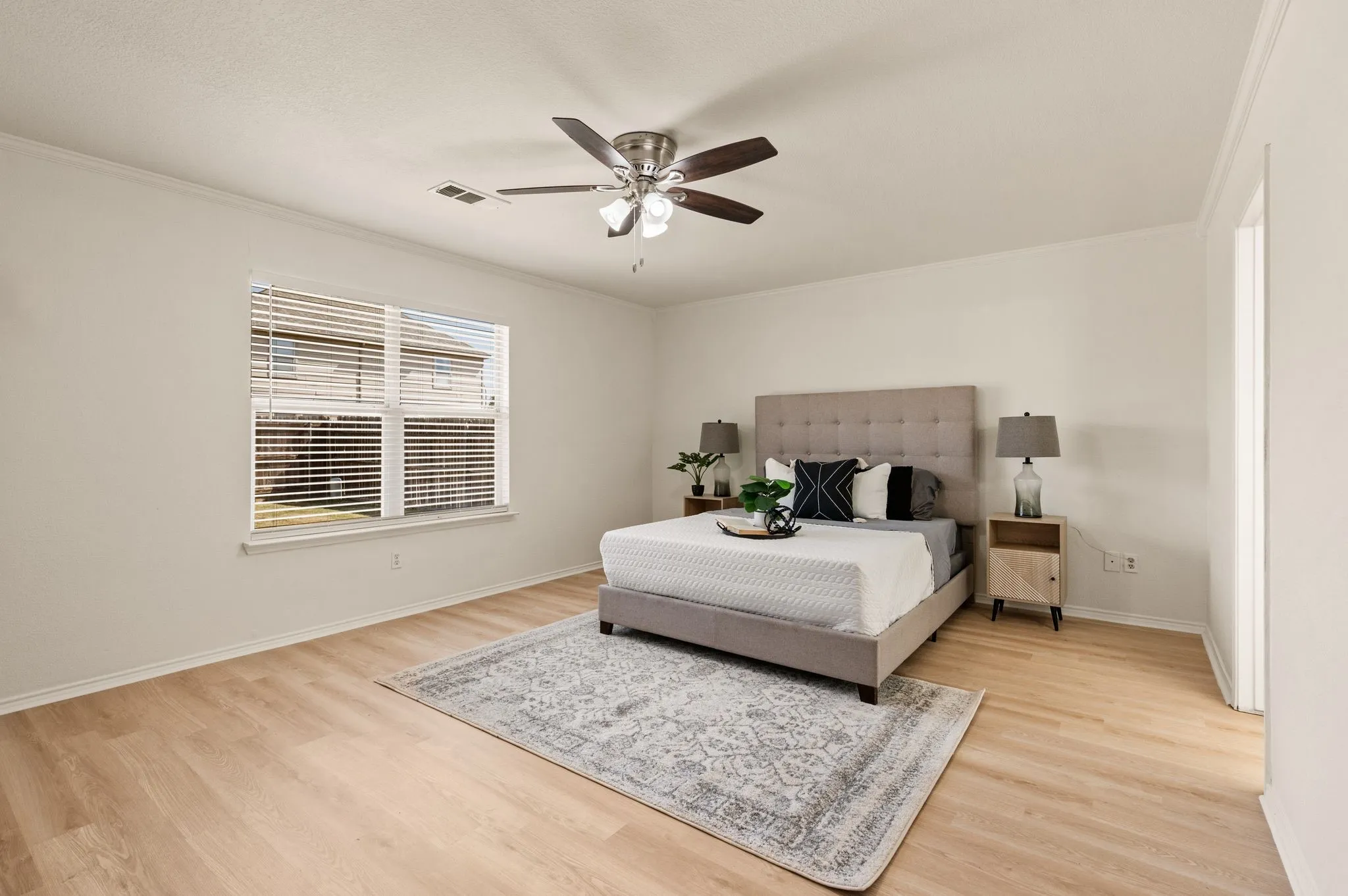 Single Family Residence For Sale in Tarrant County , 5025 Senator Drive, Fort Worth, Texas 76244, 4 Bedroom, 3 Bathroom, 2 Garage spaces, 3,454 Sqft, built in 2002, mls#21362330, Real Estate Agent in Fort Worth, Homes For Sale in Tarrant county, Homes For Sale in Fort Worth, Realtor in Fort Worth Texas, Real Estate Brokerage Independent Realty Texas, Luminita Cordes Realtor