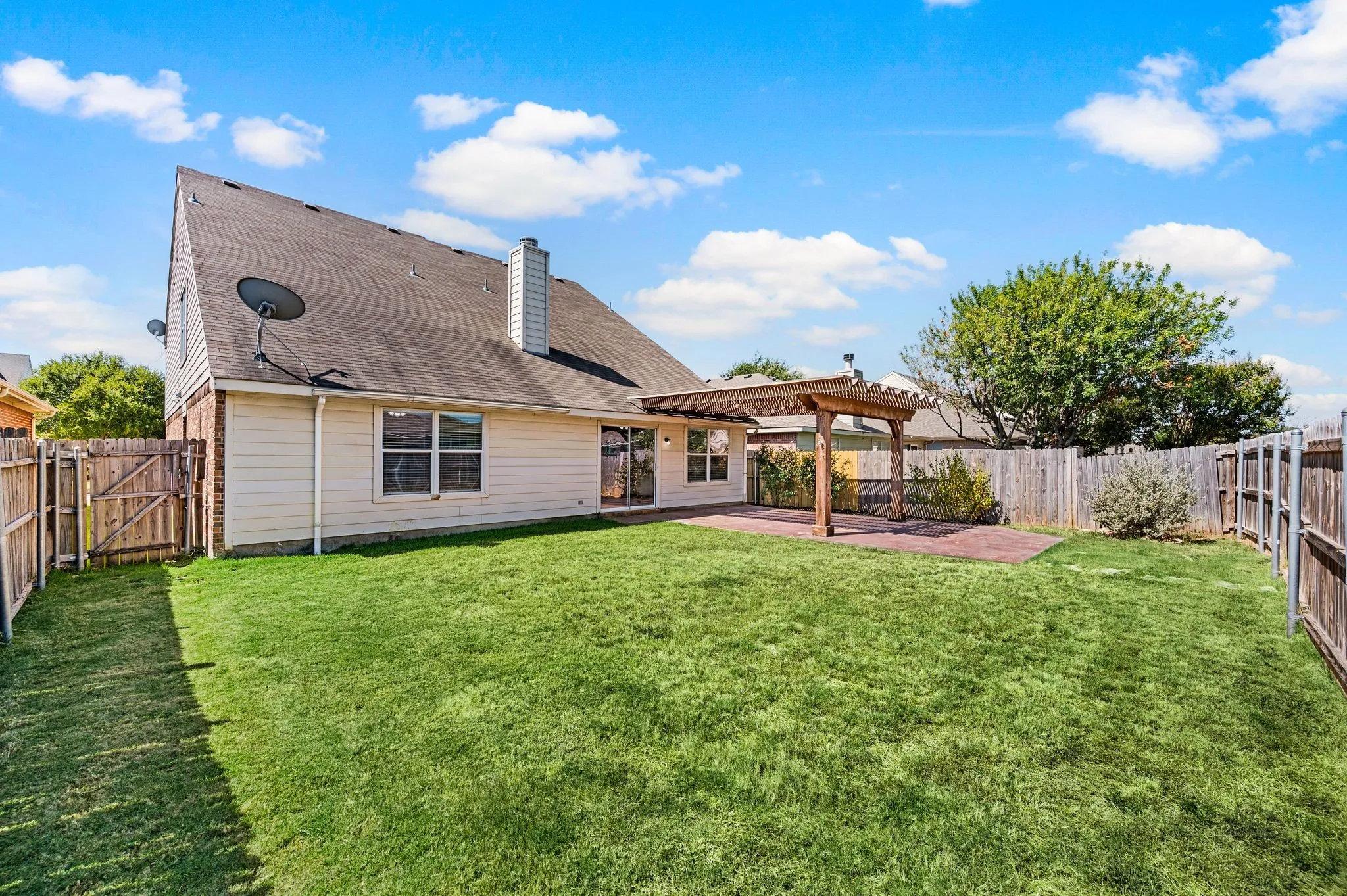 Single Family Residence For Sale in Tarrant County , 5025 Senator Drive, Fort Worth, Texas 76244, 4 Bedroom, 3 Bathroom, 2 Garage spaces, 3,454 Sqft, built in 2002, mls#21362330, Real Estate Agent in Fort Worth, Homes For Sale in Tarrant county, Homes For Sale in Fort Worth, Realtor in Fort Worth Texas, Real Estate Brokerage Independent Realty Texas, Luminita Cordes Realtor