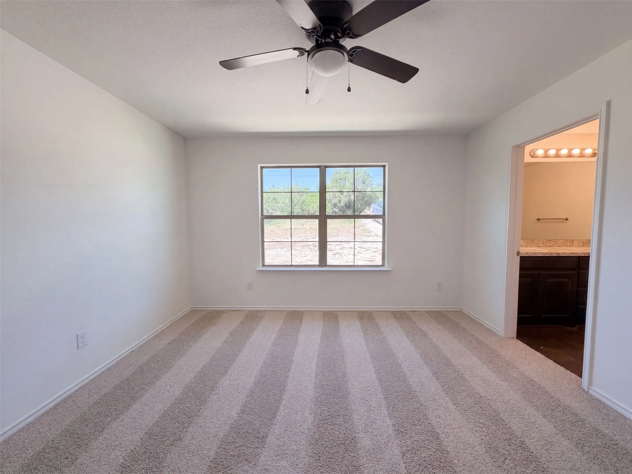 Single Family Residence For Sale in Parker County , 521 Brazos Hills Drive, Weatherford, Texas 76087, 4 Bedroom, 2 Bathroom, 1 Garage spaces, 1,568 Sqft, built in 2019, mls#21362833, Real Estate Agent in Weatherford, Homes For Sale in Parker county, Homes For Sale in Weatherford, Realtor in Weatherford Texas, Real Estate Brokerage Independent Realty Texas, Luminita Cordes Realtor