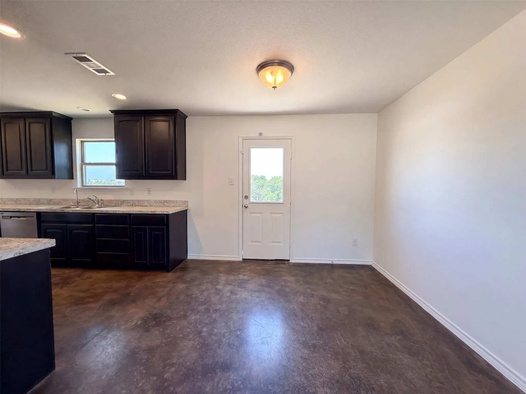 Single Family Residence For Sale in Parker County , 521 Brazos Hills Drive, Weatherford, Texas 76087, 4 Bedroom, 2 Bathroom, 1 Garage spaces, 1,568 Sqft, built in 2019, mls#21362833, Real Estate Agent in Weatherford, Homes For Sale in Parker county, Homes For Sale in Weatherford, Realtor in Weatherford Texas, Real Estate Brokerage Independent Realty Texas, Luminita Cordes Realtor