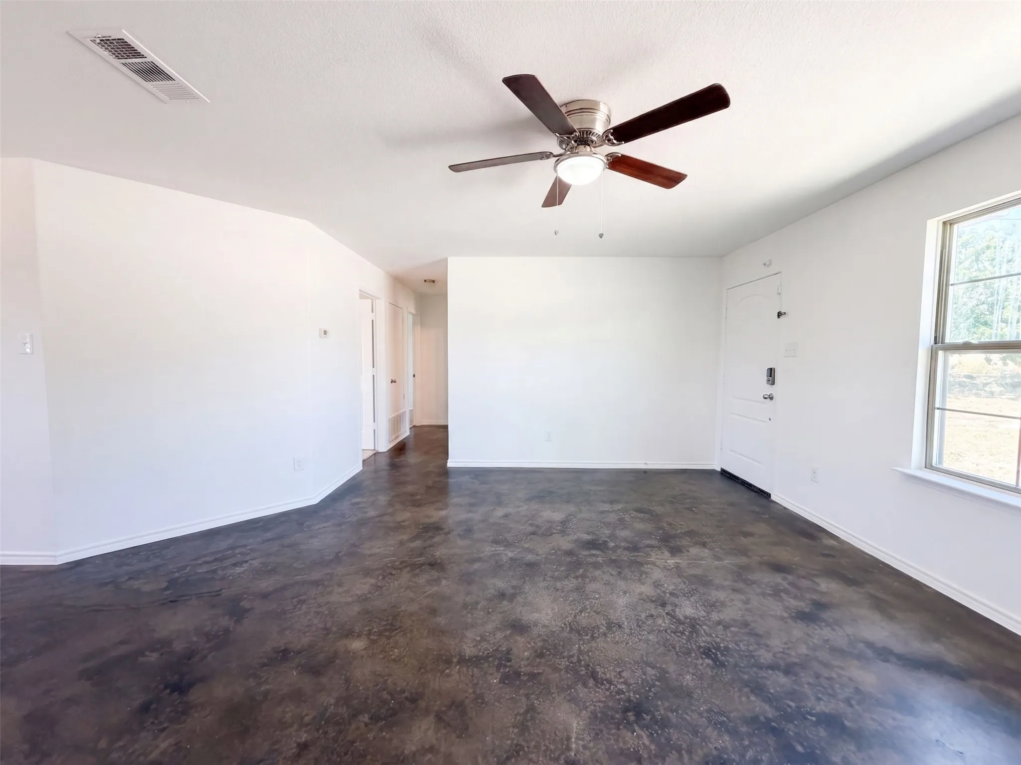 Single Family Residence For Sale in Parker County , 521 Brazos Hills Drive, Weatherford, Texas 76087, 4 Bedroom, 2 Bathroom, 1 Garage spaces, 1,568 Sqft, built in 2019, mls#21362833, Real Estate Agent in Weatherford, Homes For Sale in Parker county, Homes For Sale in Weatherford, Realtor in Weatherford Texas, Real Estate Brokerage Independent Realty Texas, Luminita Cordes Realtor