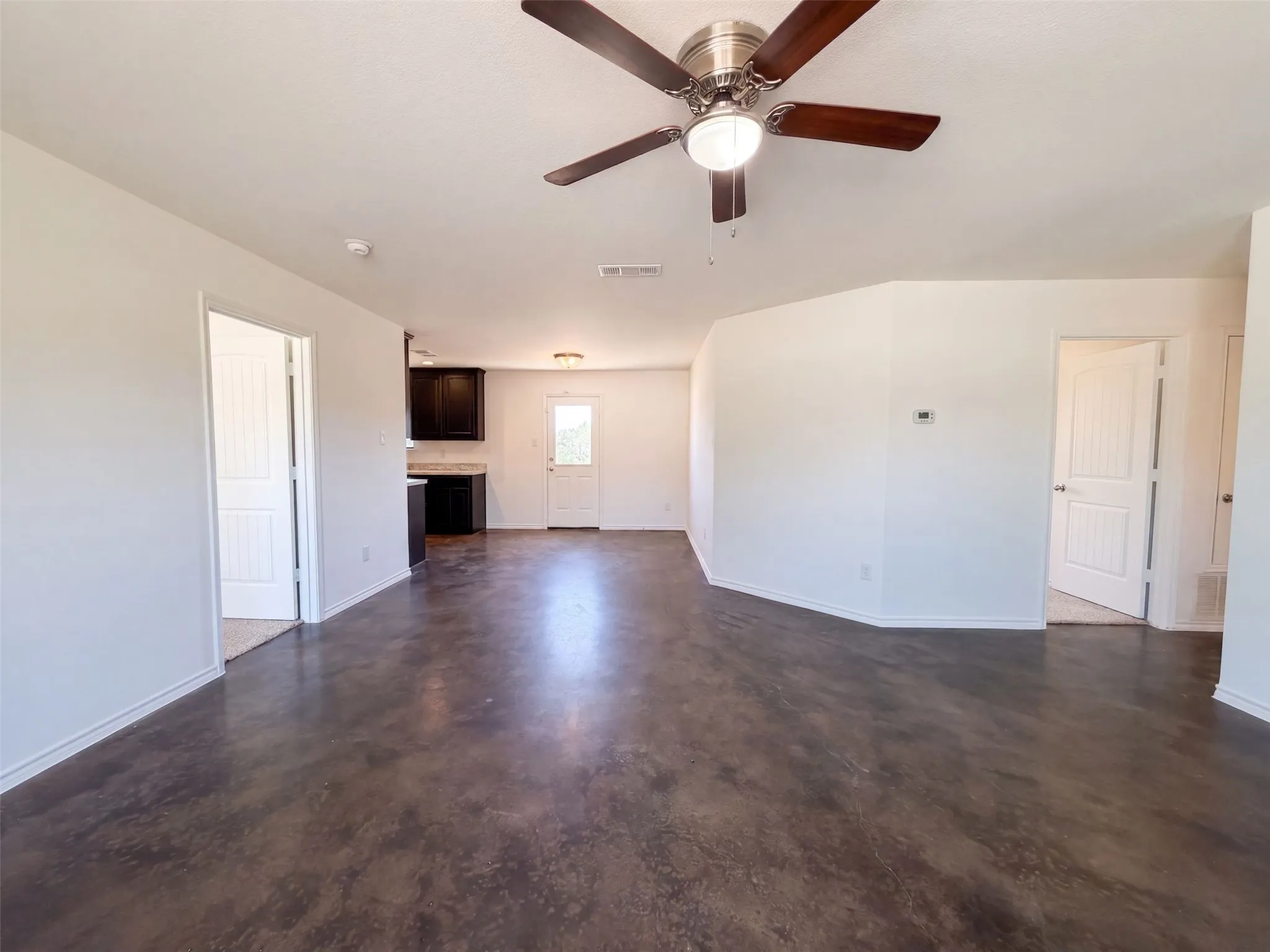 Single Family Residence For Sale in Parker County , 521 Brazos Hills Drive, Weatherford, Texas 76087, 4 Bedroom, 2 Bathroom, 1 Garage spaces, 1,568 Sqft, built in 2019, mls#21362833, Real Estate Agent in Weatherford, Homes For Sale in Parker county, Homes For Sale in Weatherford, Realtor in Weatherford Texas, Real Estate Brokerage Independent Realty Texas, Luminita Cordes Realtor