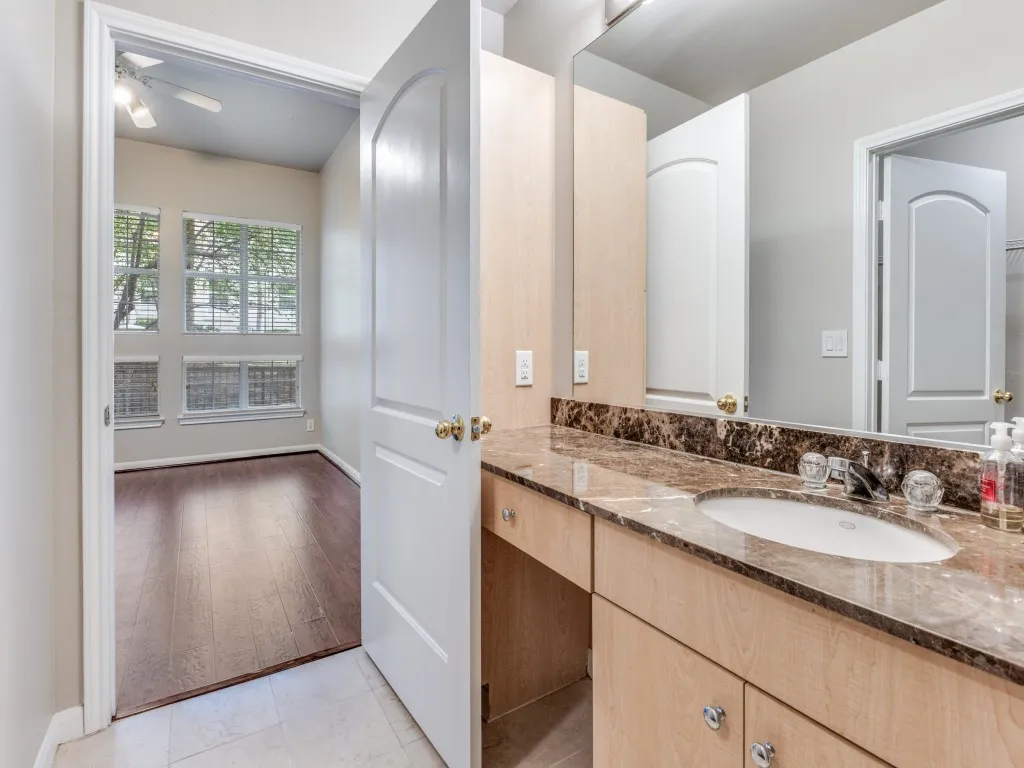 Condominium For Sale in Dallas County , 3225 Turtle Creek Boulevard 42, Dallas, Texas 75219, 2 Bedroom, 2 Bathroom, 2 Garage spaces, 1,154 Sqft, built in 1998, mls#21366339, Real Estate Agent in Dallas, Homes For Sale in Dallas county, Homes For Sale in Dallas, Realtor in Dallas Texas, Real Estate Brokerage Independent Realty Texas, Luminita Cordes Realtor