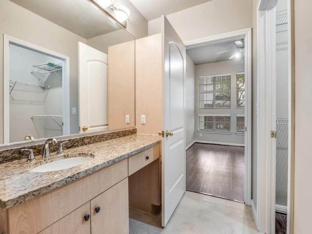 Condominium For Sale in Dallas County , 3225 Turtle Creek Boulevard 42, Dallas, Texas 75219, 2 Bedroom, 2 Bathroom, 2 Garage spaces, 1,154 Sqft, built in 1998, mls#21366339, Real Estate Agent in Dallas, Homes For Sale in Dallas county, Homes For Sale in Dallas, Realtor in Dallas Texas, Real Estate Brokerage Independent Realty Texas, Luminita Cordes Realtor