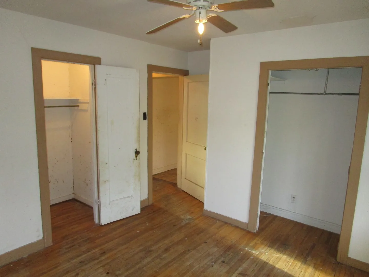 Single Family Residence For Sale in Hall County , 717 S 5th Street, Memphis, Texas 79245, 2 Bedroom, 1 Bathroom, 1 Garage spaces, 784 Sqft, built in 1960, mls#21366391, Real Estate Agent in Memphis, Homes For Sale in Hall county, Homes For Sale in Memphis, Realtor in Memphis Texas, Real Estate Brokerage Independent Realty Texas, Luminita Cordes Realtor