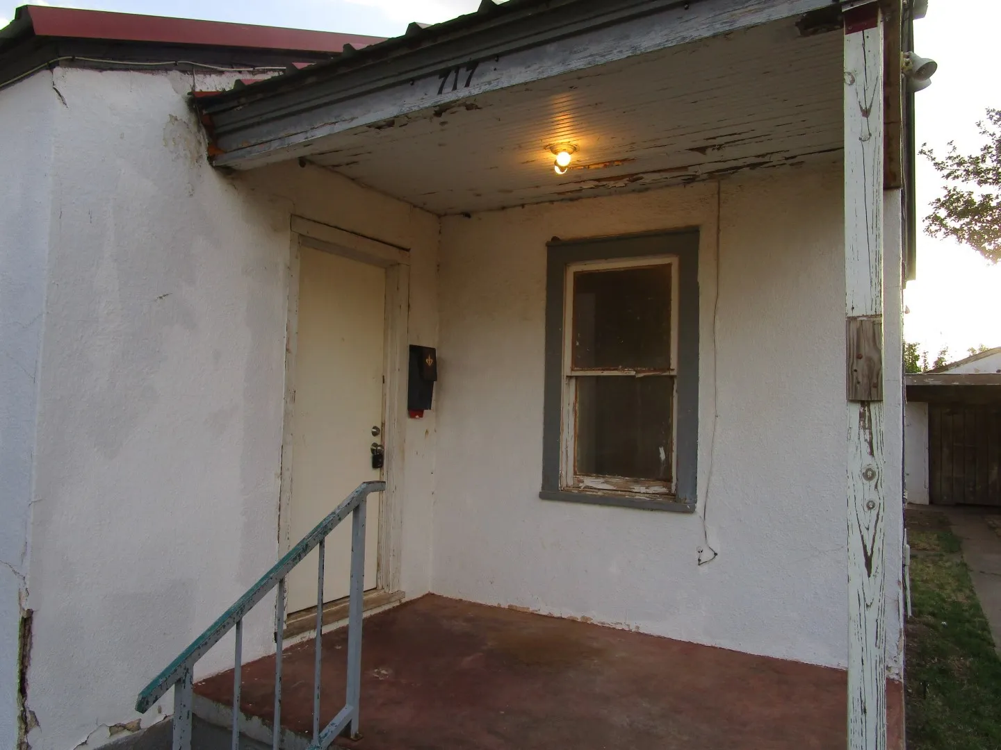 Single Family Residence For Sale in Hall County , 717 S 5th Street, Memphis, Texas 79245, 2 Bedroom, 1 Bathroom, 1 Garage spaces, 784 Sqft, built in 1960, mls#21366391, Real Estate Agent in Memphis, Homes For Sale in Hall county, Homes For Sale in Memphis, Realtor in Memphis Texas, Real Estate Brokerage Independent Realty Texas, Luminita Cordes Realtor