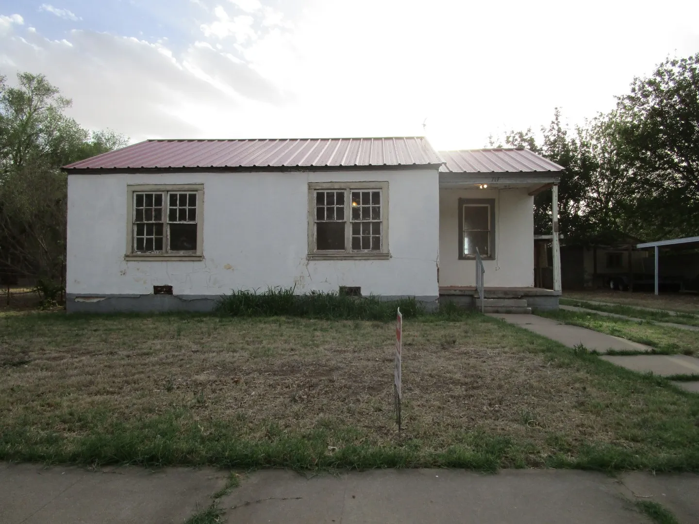 Single Family Residence For Sale in Hall County , 717 S 5th Street, Memphis, Texas 79245, 2 Bedroom, 1 Bathroom, 1 Garage spaces, 784 Sqft, built in 1960, mls#21366391, Real Estate Agent in Memphis, Homes For Sale in Hall county, Homes For Sale in Memphis, Realtor in Memphis Texas, Real Estate Brokerage Independent Realty Texas, Luminita Cordes Realtor