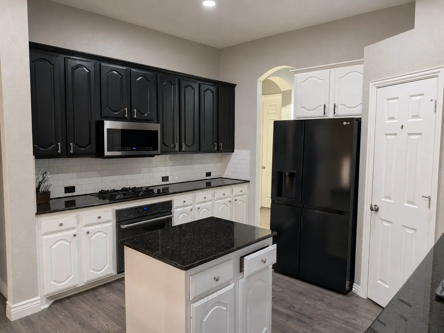 Single Family Residence For Sale in Rockwall County , 2360 Lake Forest Drive, Rockwall, Texas 75087, 5 Bedroom, 4 Bathroom, 3 Garage spaces, 4,099 Sqft, built in 2004, mls#21364632, Real Estate Agent in Rockwall, Homes For Sale in Rockwall county, Homes For Sale in Rockwall, Realtor in Rockwall Texas, Real Estate Brokerage Independent Realty Texas, Luminita Cordes Realtor