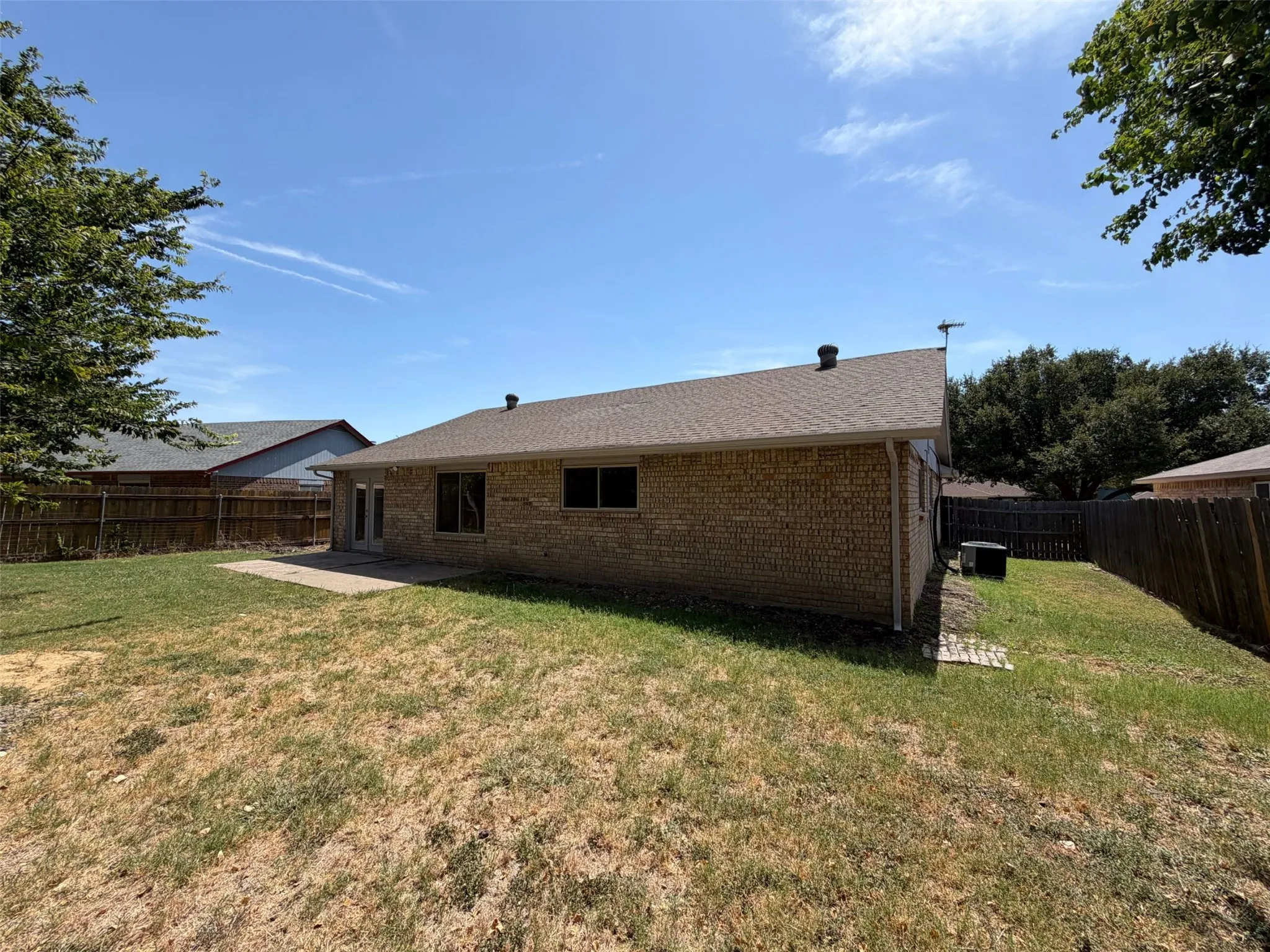 Single Family Residence For Sale in Tarrant County , 220 Grand Meadow Drive, Fort Worth, Texas 76108, 4 Bedroom, 2 Bathroom, 2 Garage spaces, 1,856 Sqft, built in 1981, mls#21365190, Real Estate Agent in Fort Worth, Homes For Sale in Tarrant county, Homes For Sale in Fort Worth, Realtor in Fort Worth Texas, Real Estate Brokerage Independent Realty Texas, Luminita Cordes Realtor