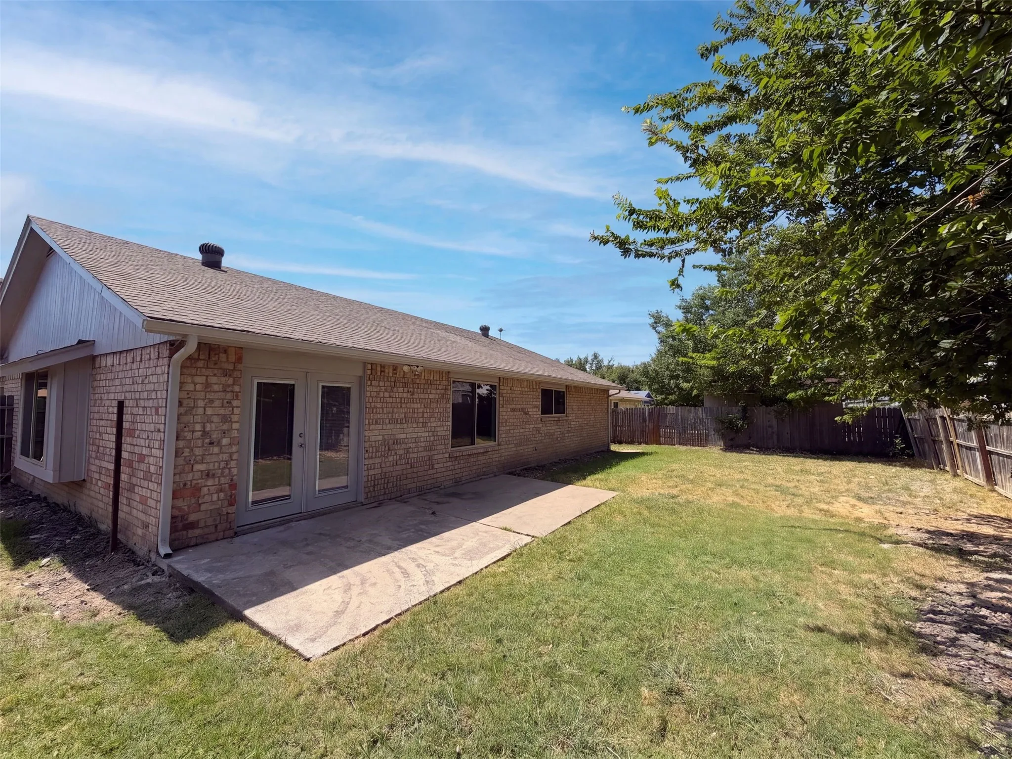 Single Family Residence For Sale in Tarrant County , 220 Grand Meadow Drive, Fort Worth, Texas 76108, 4 Bedroom, 2 Bathroom, 2 Garage spaces, 1,856 Sqft, built in 1981, mls#21365190, Real Estate Agent in Fort Worth, Homes For Sale in Tarrant county, Homes For Sale in Fort Worth, Realtor in Fort Worth Texas, Real Estate Brokerage Independent Realty Texas, Luminita Cordes Realtor