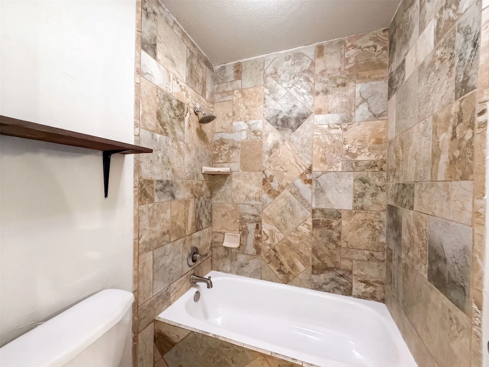 Single Family Residence For Sale in Tarrant County , 220 Grand Meadow Drive, Fort Worth, Texas 76108, 4 Bedroom, 2 Bathroom, 2 Garage spaces, 1,856 Sqft, built in 1981, mls#21365190, Real Estate Agent in Fort Worth, Homes For Sale in Tarrant county, Homes For Sale in Fort Worth, Realtor in Fort Worth Texas, Real Estate Brokerage Independent Realty Texas, Luminita Cordes Realtor