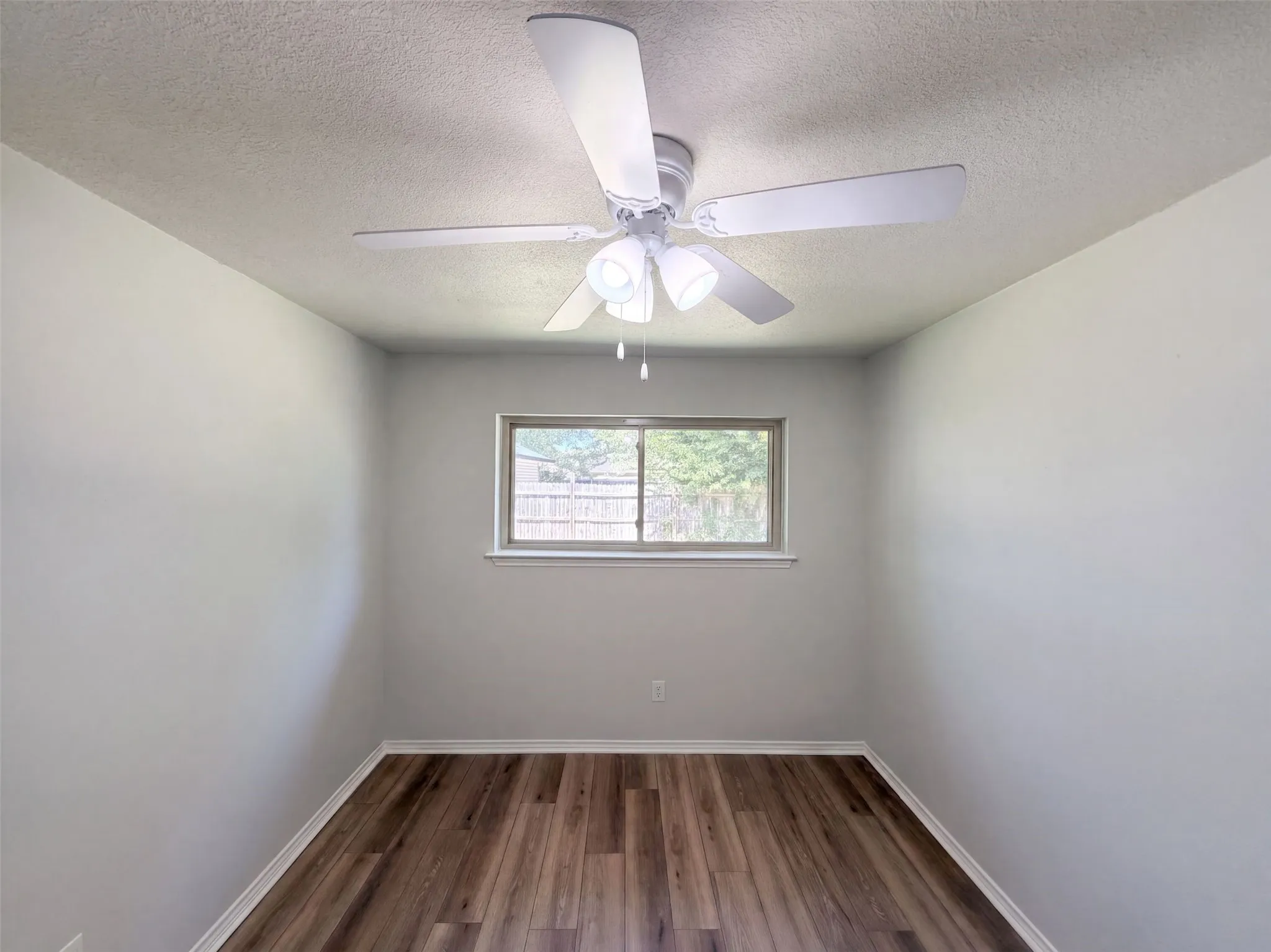 Single Family Residence For Sale in Tarrant County , 220 Grand Meadow Drive, Fort Worth, Texas 76108, 4 Bedroom, 2 Bathroom, 2 Garage spaces, 1,856 Sqft, built in 1981, mls#21365190, Real Estate Agent in Fort Worth, Homes For Sale in Tarrant county, Homes For Sale in Fort Worth, Realtor in Fort Worth Texas, Real Estate Brokerage Independent Realty Texas, Luminita Cordes Realtor
