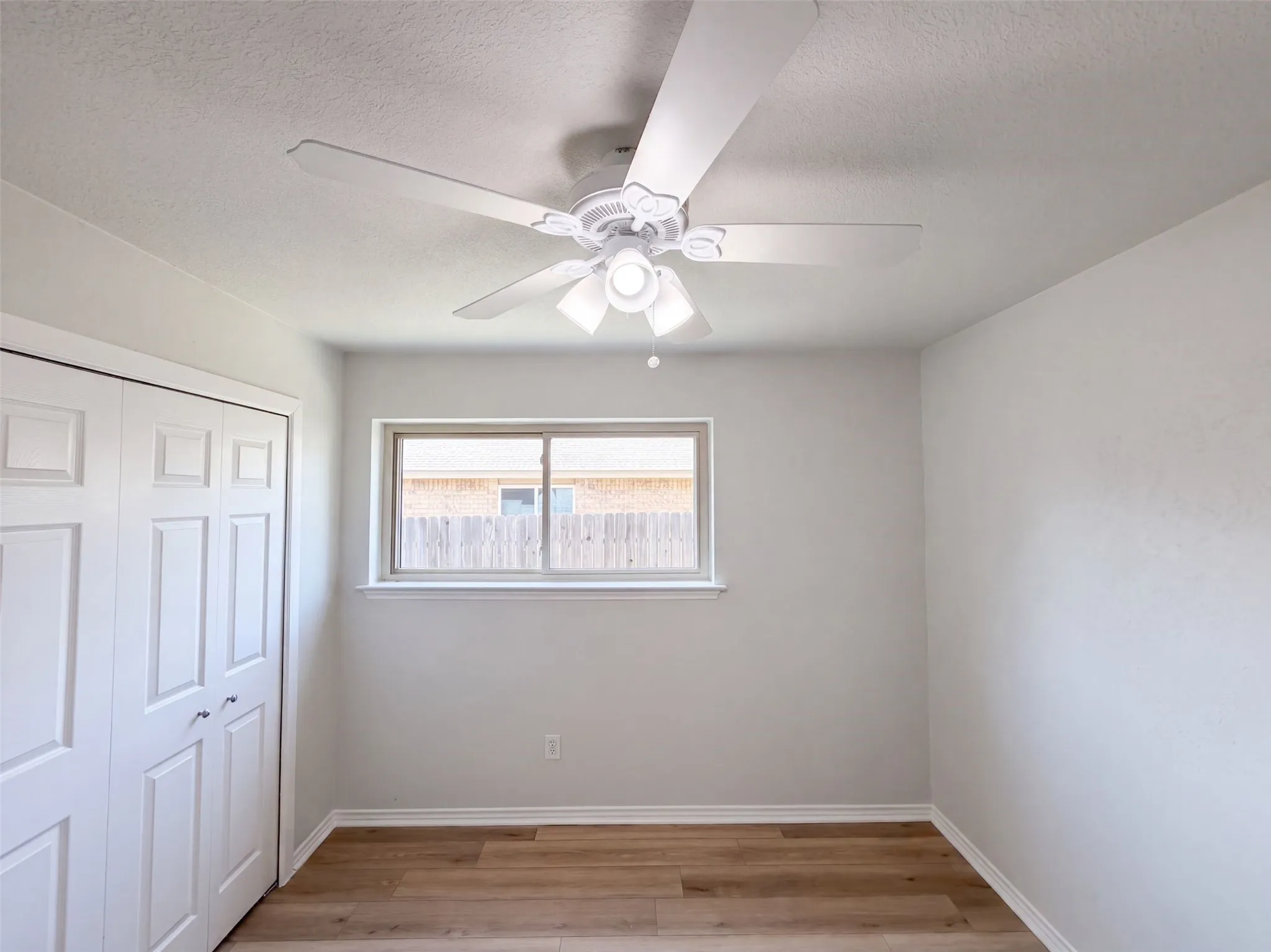 Single Family Residence For Sale in Tarrant County , 220 Grand Meadow Drive, Fort Worth, Texas 76108, 4 Bedroom, 2 Bathroom, 2 Garage spaces, 1,856 Sqft, built in 1981, mls#21365190, Real Estate Agent in Fort Worth, Homes For Sale in Tarrant county, Homes For Sale in Fort Worth, Realtor in Fort Worth Texas, Real Estate Brokerage Independent Realty Texas, Luminita Cordes Realtor
