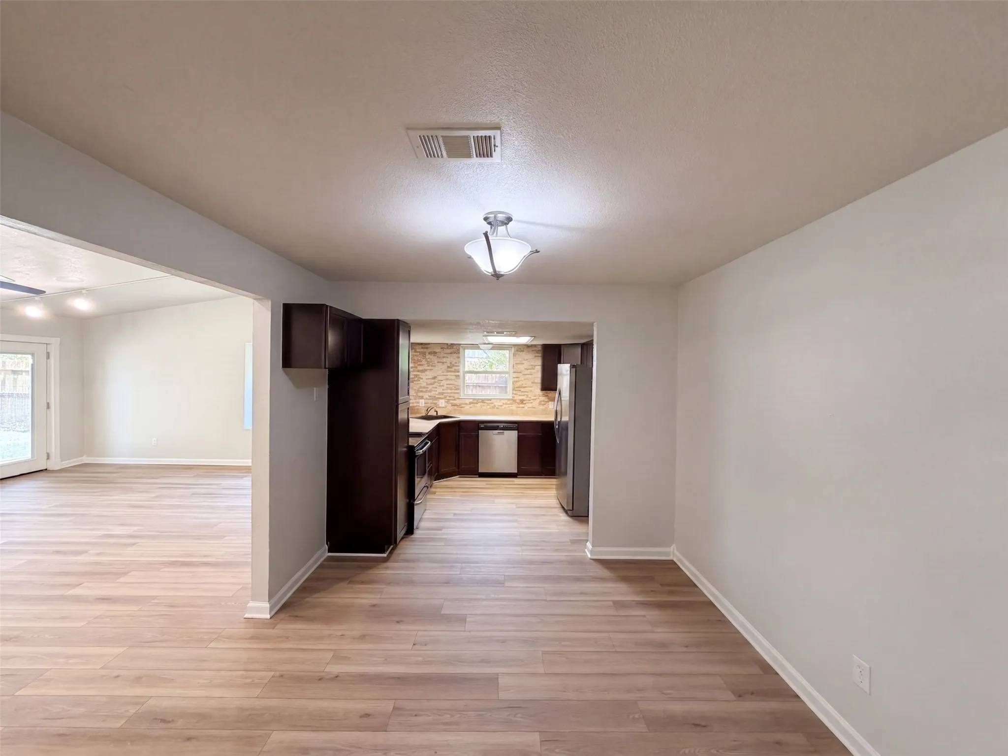 Single Family Residence For Sale in Tarrant County , 220 Grand Meadow Drive, Fort Worth, Texas 76108, 4 Bedroom, 2 Bathroom, 2 Garage spaces, 1,856 Sqft, built in 1981, mls#21365190, Real Estate Agent in Fort Worth, Homes For Sale in Tarrant county, Homes For Sale in Fort Worth, Realtor in Fort Worth Texas, Real Estate Brokerage Independent Realty Texas, Luminita Cordes Realtor