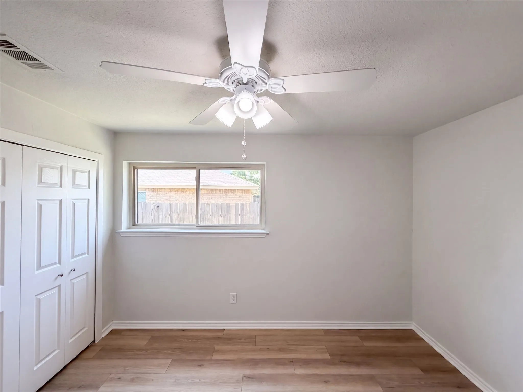 Single Family Residence For Sale in Tarrant County , 220 Grand Meadow Drive, Fort Worth, Texas 76108, 4 Bedroom, 2 Bathroom, 2 Garage spaces, 1,856 Sqft, built in 1981, mls#21365190, Real Estate Agent in Fort Worth, Homes For Sale in Tarrant county, Homes For Sale in Fort Worth, Realtor in Fort Worth Texas, Real Estate Brokerage Independent Realty Texas, Luminita Cordes Realtor