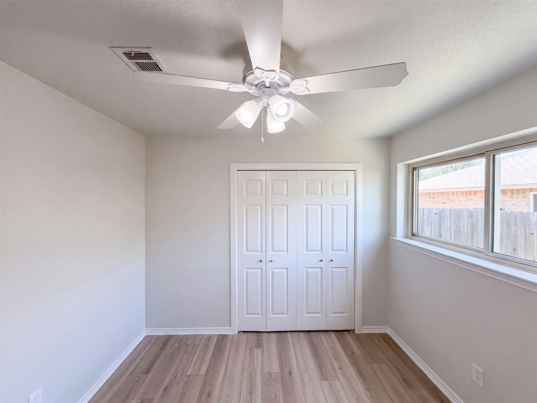 Single Family Residence For Sale in Tarrant County , 220 Grand Meadow Drive, Fort Worth, Texas 76108, 4 Bedroom, 2 Bathroom, 2 Garage spaces, 1,856 Sqft, built in 1981, mls#21365190, Real Estate Agent in Fort Worth, Homes For Sale in Tarrant county, Homes For Sale in Fort Worth, Realtor in Fort Worth Texas, Real Estate Brokerage Independent Realty Texas, Luminita Cordes Realtor