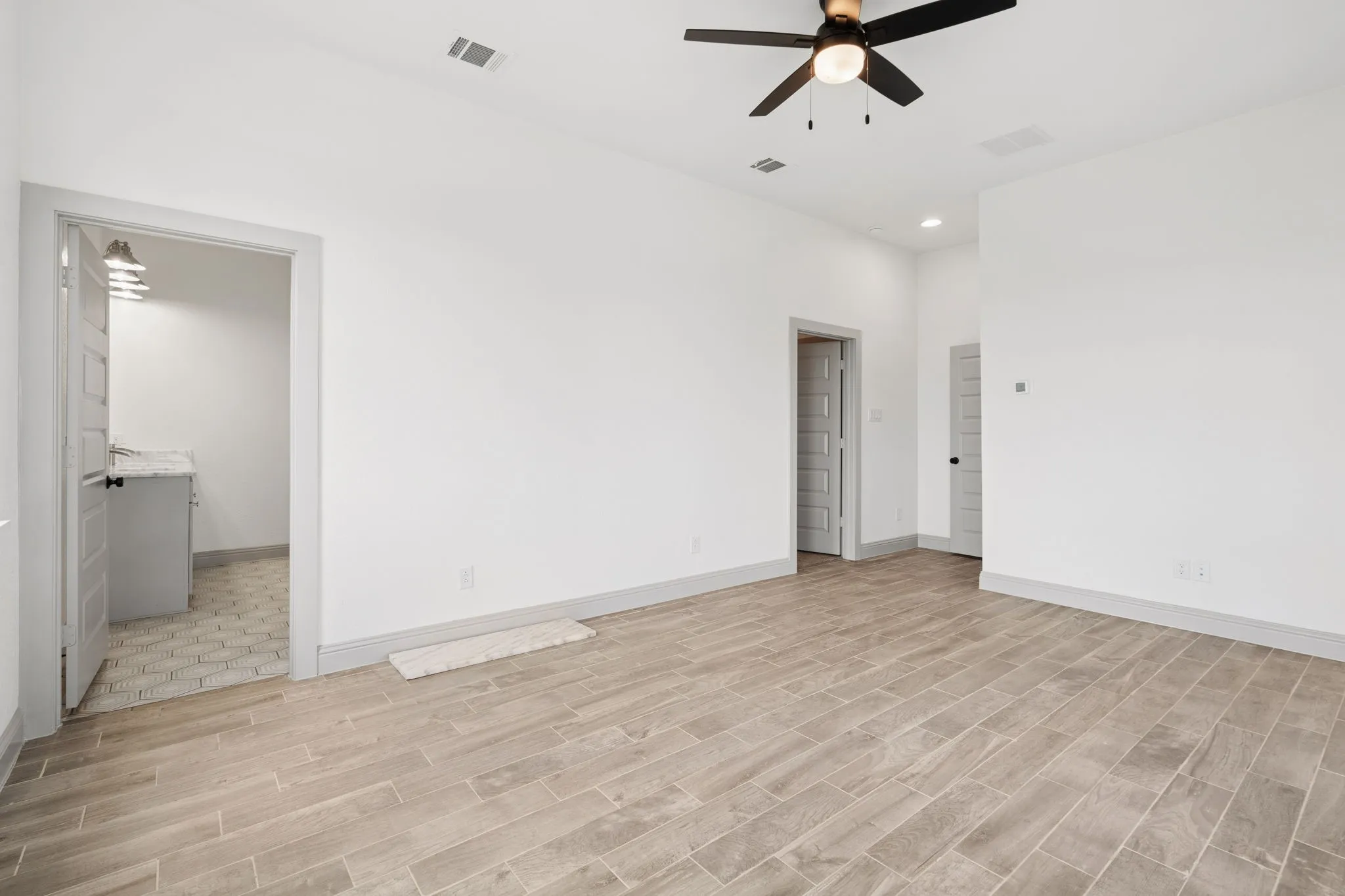 Single Family Residence For Rent in Tarrant County , 7644 Trailridge Drive, Fort Worth, Texas 76179, 4 Bedroom, 4 Bathroom, 2 Garage spaces, 2,656 Sqft, built in 2025, mls#21363126, Real Estate Agent in Fort Worth, Homes For Rent in Tarrant county, Homes For Rent in Fort Worth, Realtor in Fort Worth Texas, Real Estate Brokerage Independent Realty Texas, Luminita Cordes Realtor