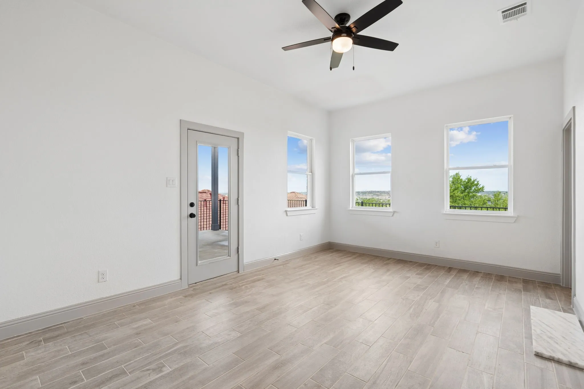 Single Family Residence For Rent in Tarrant County , 7644 Trailridge Drive, Fort Worth, Texas 76179, 4 Bedroom, 4 Bathroom, 2 Garage spaces, 2,656 Sqft, built in 2025, mls#21363126, Real Estate Agent in Fort Worth, Homes For Rent in Tarrant county, Homes For Rent in Fort Worth, Realtor in Fort Worth Texas, Real Estate Brokerage Independent Realty Texas, Luminita Cordes Realtor