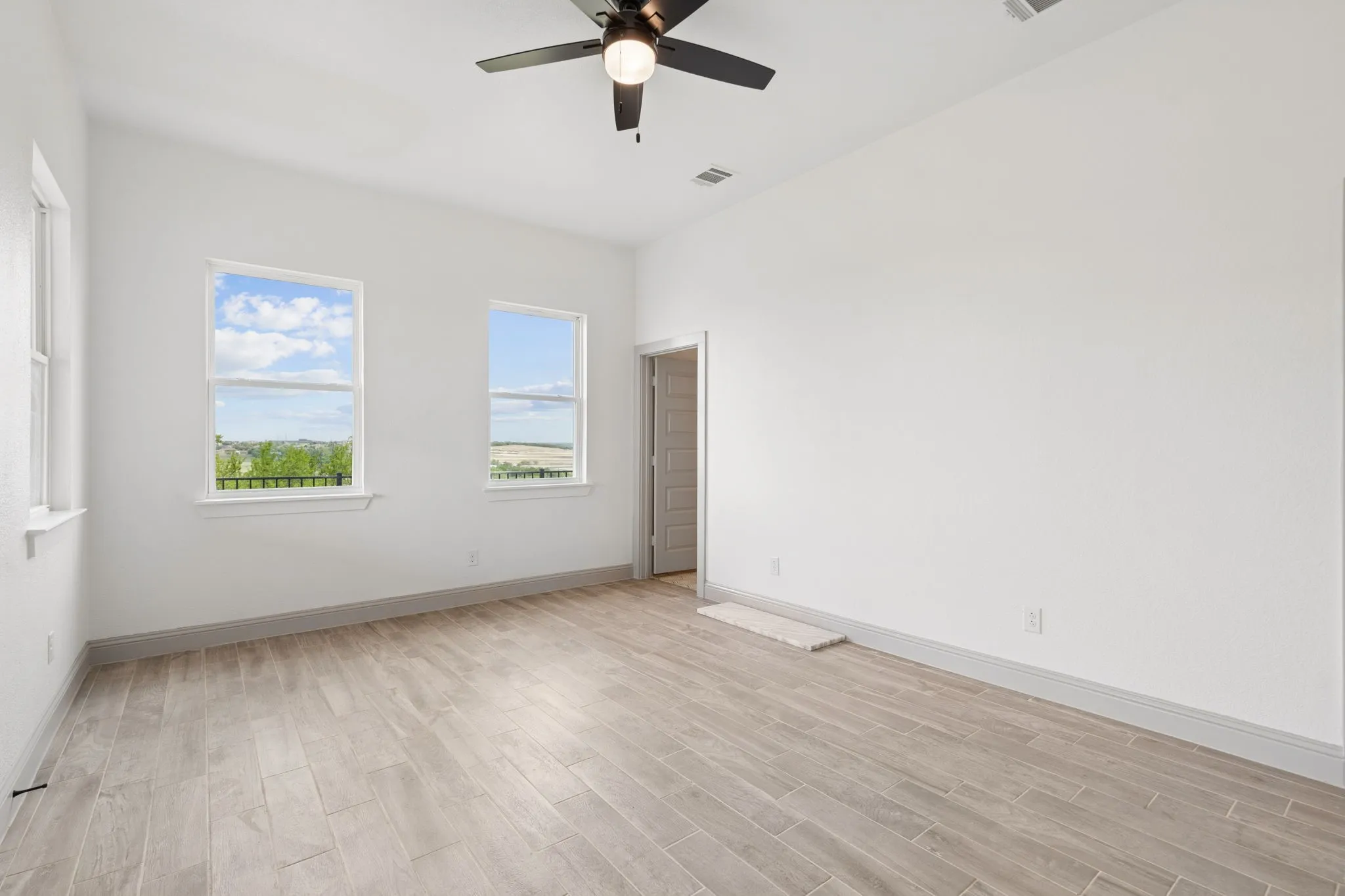 Single Family Residence For Rent in Tarrant County , 7644 Trailridge Drive, Fort Worth, Texas 76179, 4 Bedroom, 4 Bathroom, 2 Garage spaces, 2,656 Sqft, built in 2025, mls#21363126, Real Estate Agent in Fort Worth, Homes For Rent in Tarrant county, Homes For Rent in Fort Worth, Realtor in Fort Worth Texas, Real Estate Brokerage Independent Realty Texas, Luminita Cordes Realtor