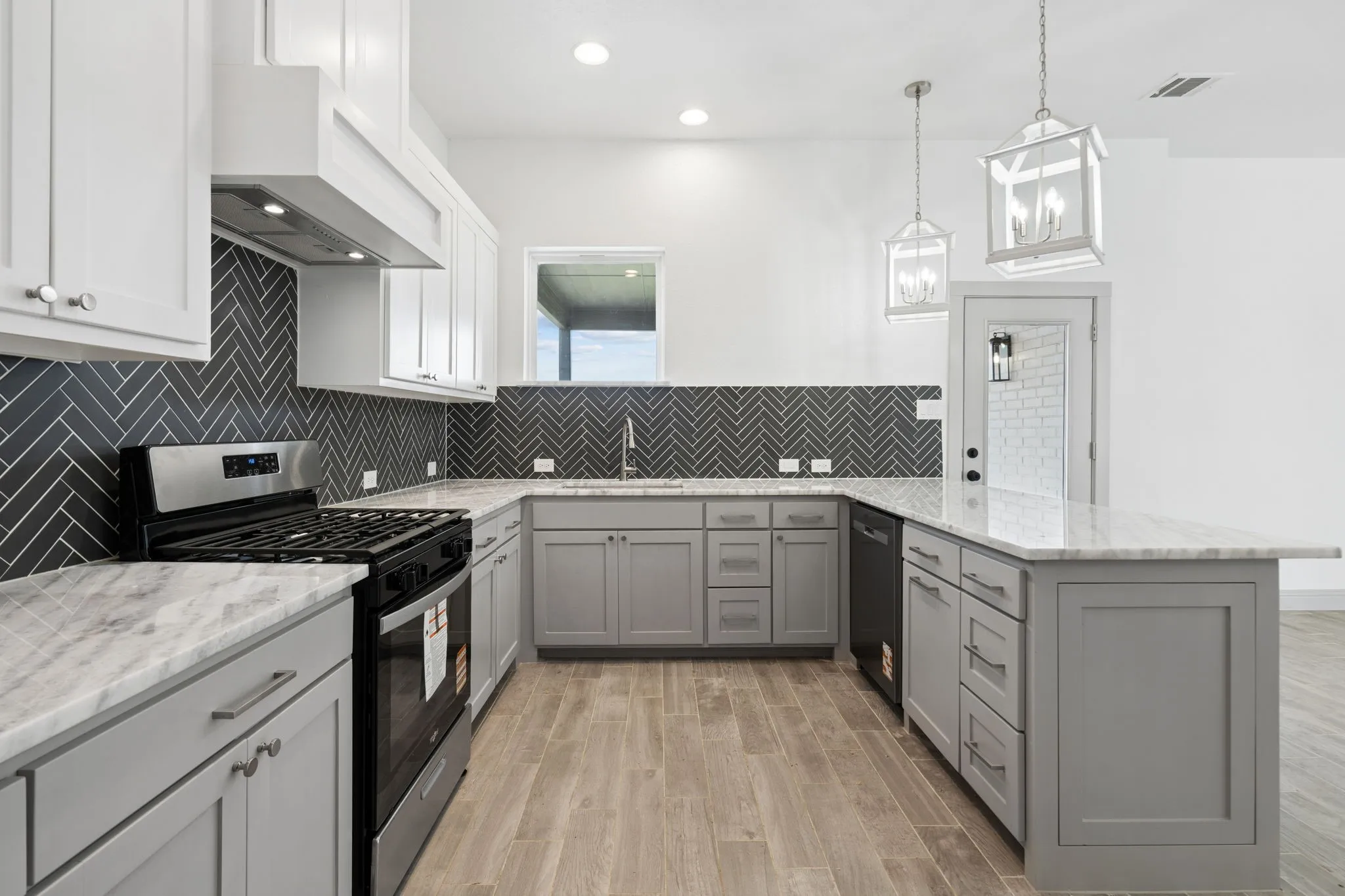 Single Family Residence For Rent in Tarrant County , 7644 Trailridge Drive, Fort Worth, Texas 76179, 4 Bedroom, 4 Bathroom, 2 Garage spaces, 2,656 Sqft, built in 2025, mls#21363126, Real Estate Agent in Fort Worth, Homes For Rent in Tarrant county, Homes For Rent in Fort Worth, Realtor in Fort Worth Texas, Real Estate Brokerage Independent Realty Texas, Luminita Cordes Realtor