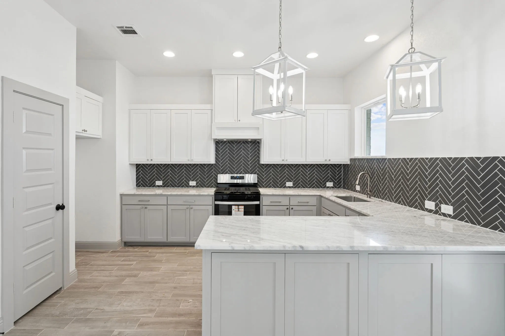 Single Family Residence For Rent in Tarrant County , 7644 Trailridge Drive, Fort Worth, Texas 76179, 4 Bedroom, 4 Bathroom, 2 Garage spaces, 2,656 Sqft, built in 2025, mls#21363126, Real Estate Agent in Fort Worth, Homes For Rent in Tarrant county, Homes For Rent in Fort Worth, Realtor in Fort Worth Texas, Real Estate Brokerage Independent Realty Texas, Luminita Cordes Realtor
