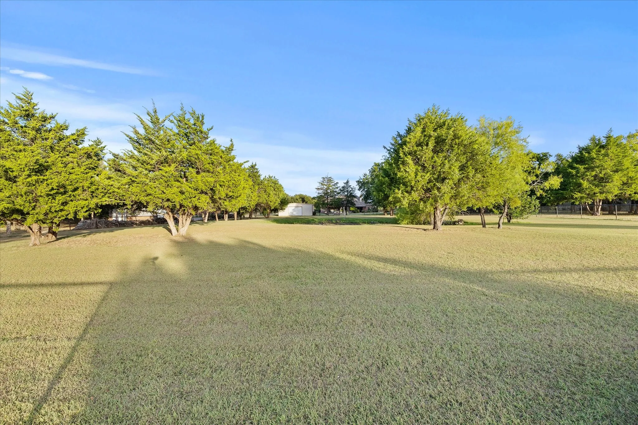 Single Family Residence For Sale in Rockwall County , 330 Cattlemans Trail, Royse City, Texas 75189, 4 Bedroom, 2 Bathroom, 3 Garage spaces, 3,127 Sqft, built in 2004, Price $924,900, mls#21364088, Real Estate Agent in Royse City, Homes For Sale in Rockwall county, Homes For Sale in Royse City, Realtor in Royse City Texas, Real Estate Brokerage Independent Realty Texas, Luminita Cordes Realtor