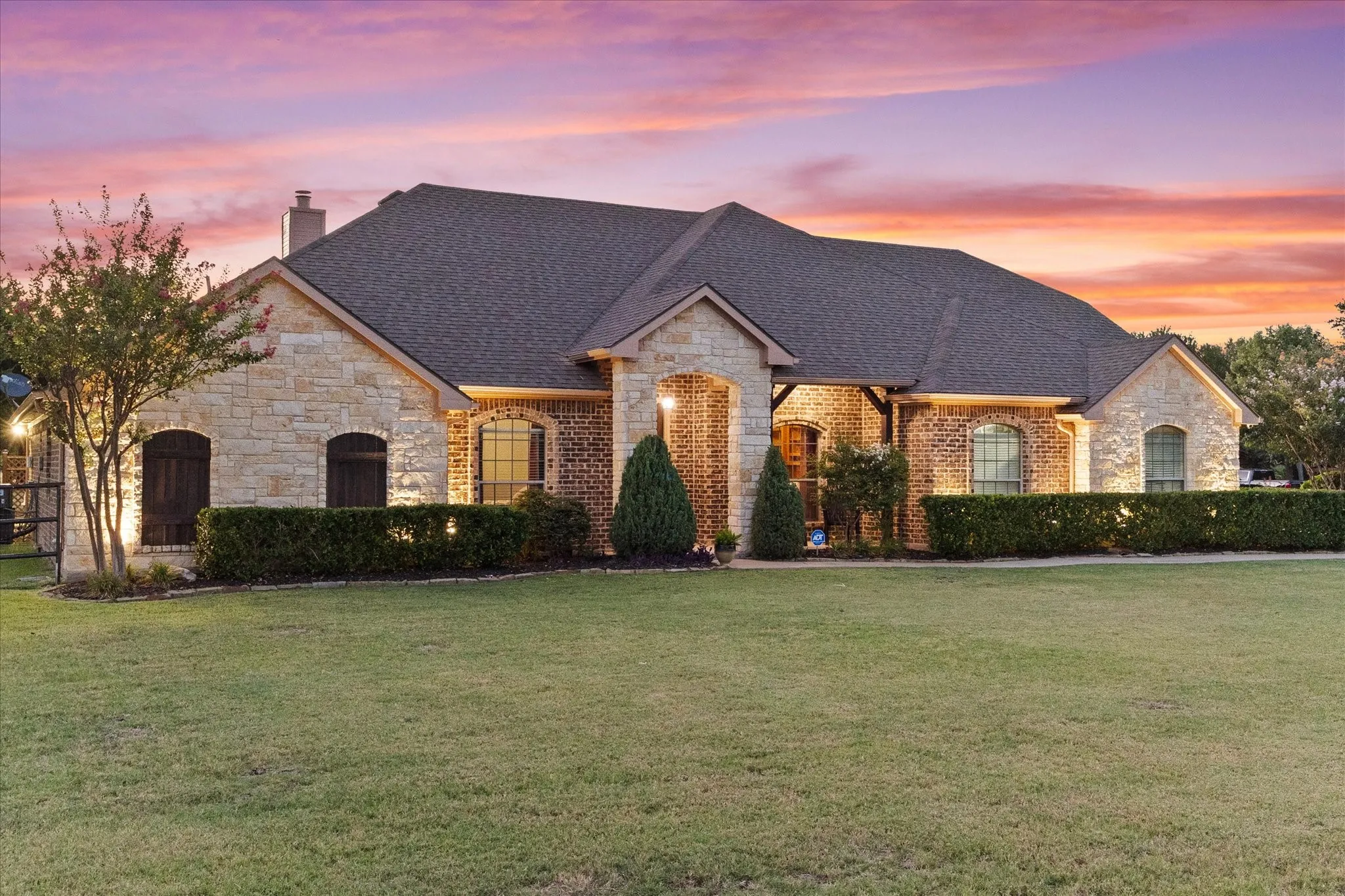 Single Family Residence For Sale in Rockwall County , 330 Cattlemans Trail, Royse City, Texas 75189, 4 Bedroom, 2 Bathroom, 3 Garage spaces, 3,127 Sqft, built in 2004, Price $924,900, mls#21364088, Real Estate Agent in Royse City, Homes For Sale in Rockwall county, Homes For Sale in Royse City, Realtor in Royse City Texas, Real Estate Brokerage Independent Realty Texas, Luminita Cordes Realtor