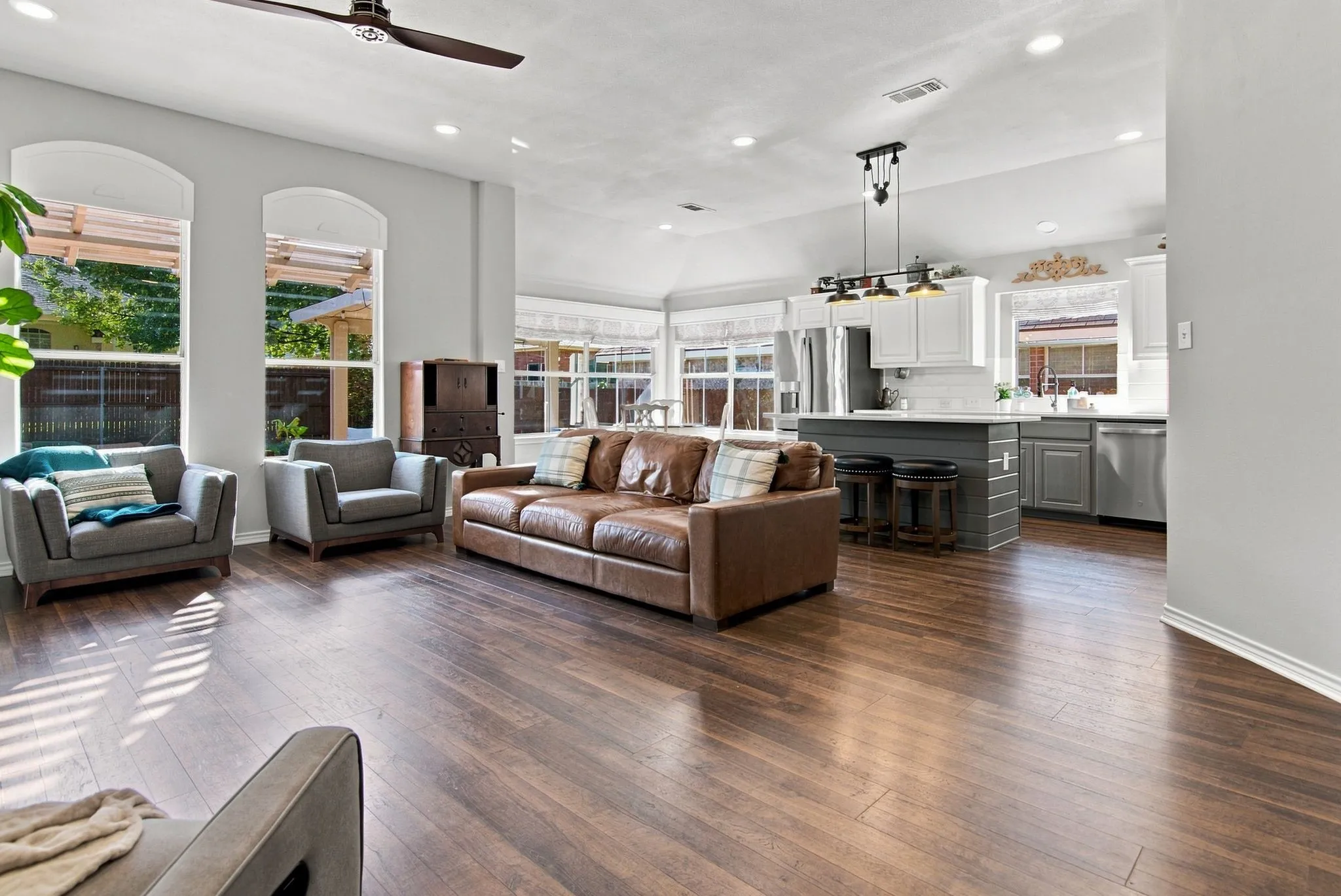 Single Family Residence For Sale in Tarrant County , 7054 Buena Vista Drive, Fort Worth, Texas 76137, 3 Bedroom, 2 Bathroom, 2 Garage spaces, 1,808 Sqft, built in 1999, mls#21365203, Real Estate Agent in Fort Worth, Homes For Sale in Tarrant county, Homes For Sale in Fort Worth, Realtor in Fort Worth Texas, Real Estate Brokerage Independent Realty Texas, Luminita Cordes Realtor