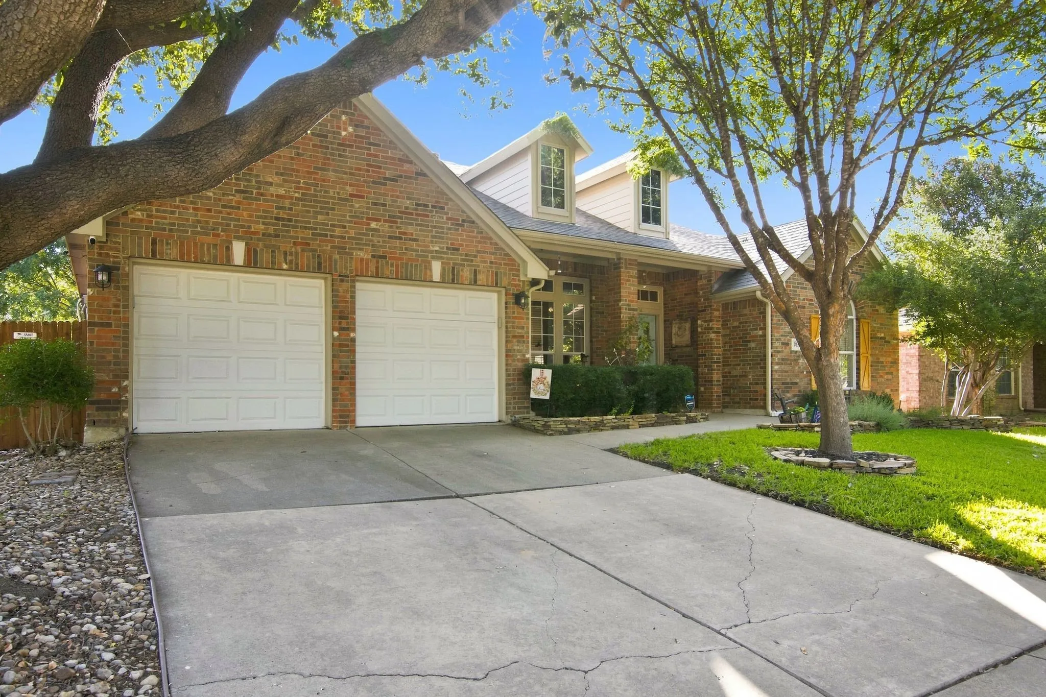 Single Family Residence For Sale in Tarrant County , 7054 Buena Vista Drive, Fort Worth, Texas 76137, 3 Bedroom, 2 Bathroom, 2 Garage spaces, 1,808 Sqft, built in 1999, mls#21365203, Real Estate Agent in Fort Worth, Homes For Sale in Tarrant county, Homes For Sale in Fort Worth, Realtor in Fort Worth Texas, Real Estate Brokerage Independent Realty Texas, Luminita Cordes Realtor