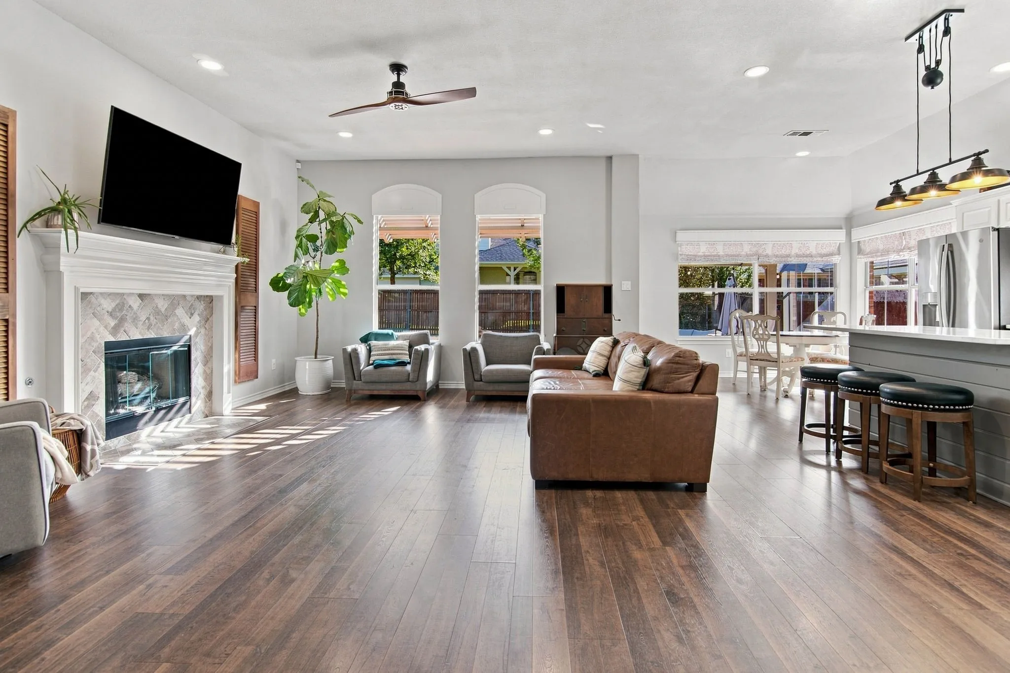 Single Family Residence For Sale in Tarrant County , 7054 Buena Vista Drive, Fort Worth, Texas 76137, 3 Bedroom, 2 Bathroom, 2 Garage spaces, 1,808 Sqft, built in 1999, mls#21365203, Real Estate Agent in Fort Worth, Homes For Sale in Tarrant county, Homes For Sale in Fort Worth, Realtor in Fort Worth Texas, Real Estate Brokerage Independent Realty Texas, Luminita Cordes Realtor