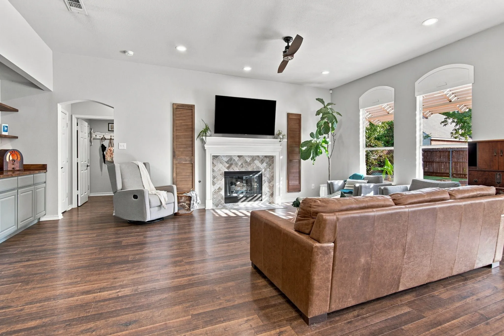 Single Family Residence For Sale in Tarrant County , 7054 Buena Vista Drive, Fort Worth, Texas 76137, 3 Bedroom, 2 Bathroom, 2 Garage spaces, 1,808 Sqft, built in 1999, mls#21365203, Real Estate Agent in Fort Worth, Homes For Sale in Tarrant county, Homes For Sale in Fort Worth, Realtor in Fort Worth Texas, Real Estate Brokerage Independent Realty Texas, Luminita Cordes Realtor