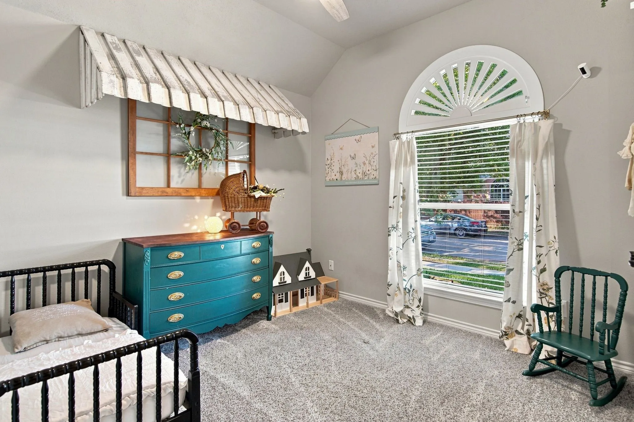 Single Family Residence For Sale in Tarrant County , 7054 Buena Vista Drive, Fort Worth, Texas 76137, 3 Bedroom, 2 Bathroom, 2 Garage spaces, 1,808 Sqft, built in 1999, mls#21365203, Real Estate Agent in Fort Worth, Homes For Sale in Tarrant county, Homes For Sale in Fort Worth, Realtor in Fort Worth Texas, Real Estate Brokerage Independent Realty Texas, Luminita Cordes Realtor
