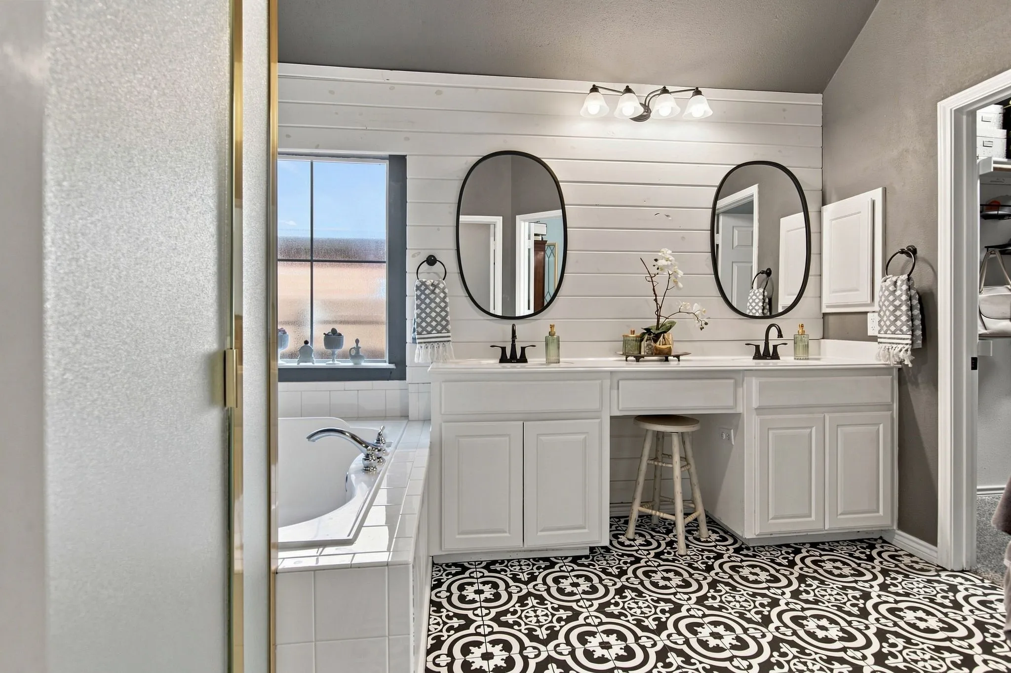 Single Family Residence For Sale in Tarrant County , 7054 Buena Vista Drive, Fort Worth, Texas 76137, 3 Bedroom, 2 Bathroom, 2 Garage spaces, 1,808 Sqft, built in 1999, mls#21365203, Real Estate Agent in Fort Worth, Homes For Sale in Tarrant county, Homes For Sale in Fort Worth, Realtor in Fort Worth Texas, Real Estate Brokerage Independent Realty Texas, Luminita Cordes Realtor
