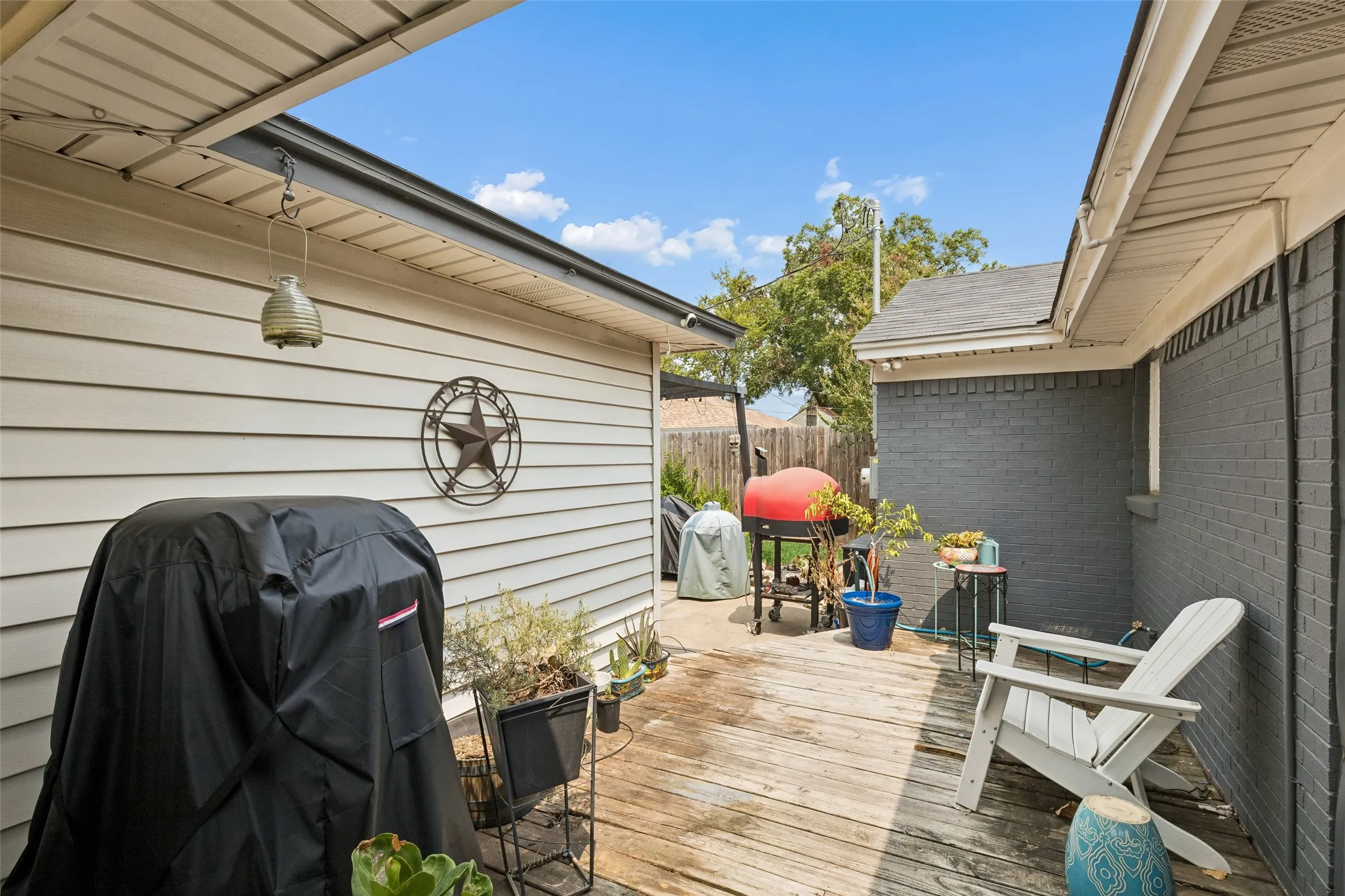 Single Family Residence For Sale in Dallas County , 2905 Highwood Drive, Dallas, Texas 75228, 3 Bedroom, 2 Bathroom, 2 Garage spaces, 1,318 Sqft, built in 1954, mls#21365254, Real Estate Agent in Dallas, Homes For Sale in Dallas county, Homes For Sale in Dallas, Realtor in Dallas Texas, Real Estate Brokerage Independent Realty Texas, Luminita Cordes Realtor