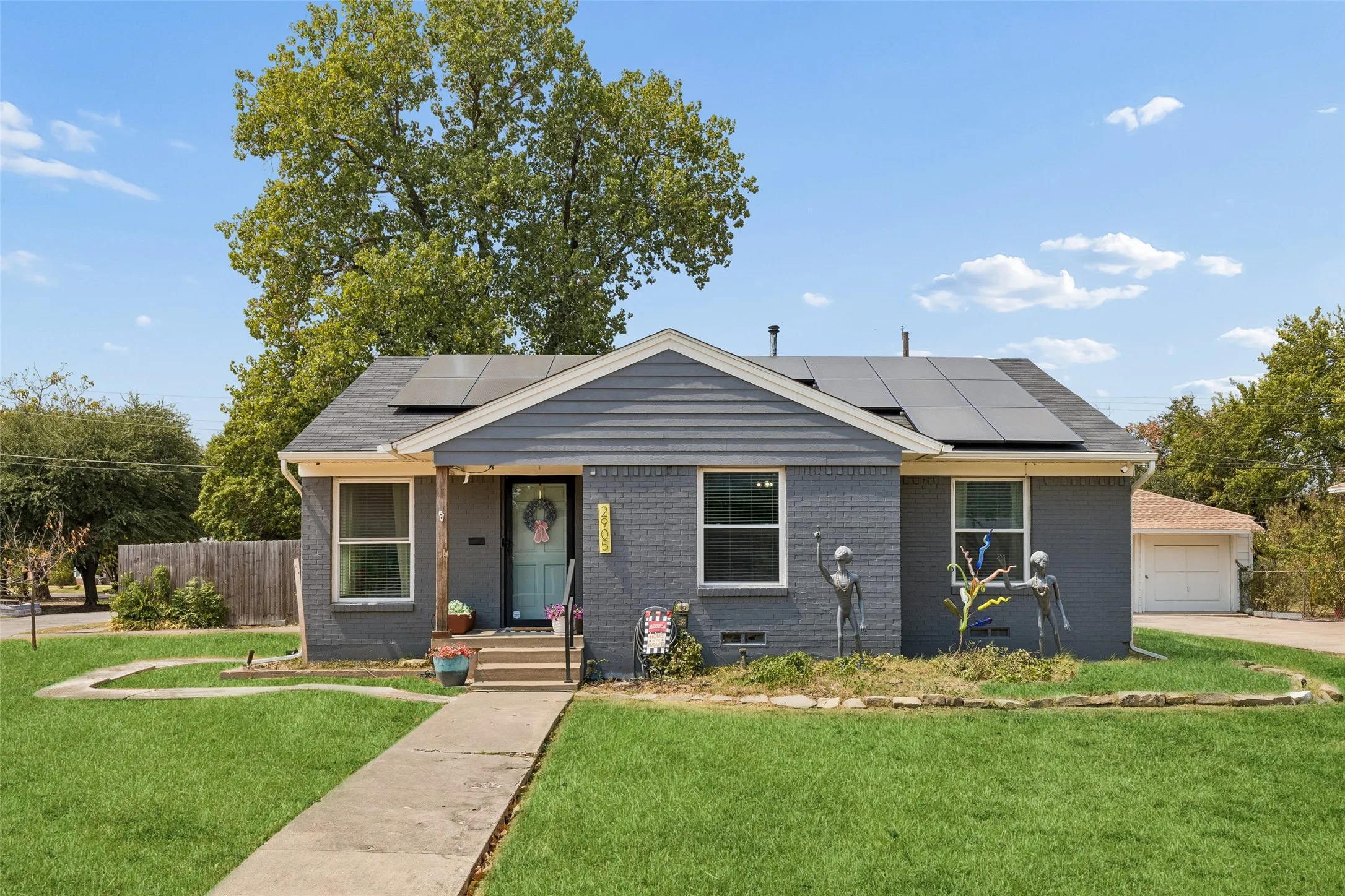 Single Family Residence For Sale in Dallas County , 2905 Highwood Drive, Dallas, Texas 75228, 3 Bedroom, 2 Bathroom, 2 Garage spaces, 1,318 Sqft, built in 1954, mls#21365254, Real Estate Agent in Dallas, Homes For Sale in Dallas county, Homes For Sale in Dallas, Realtor in Dallas Texas, Real Estate Brokerage Independent Realty Texas, Luminita Cordes Realtor