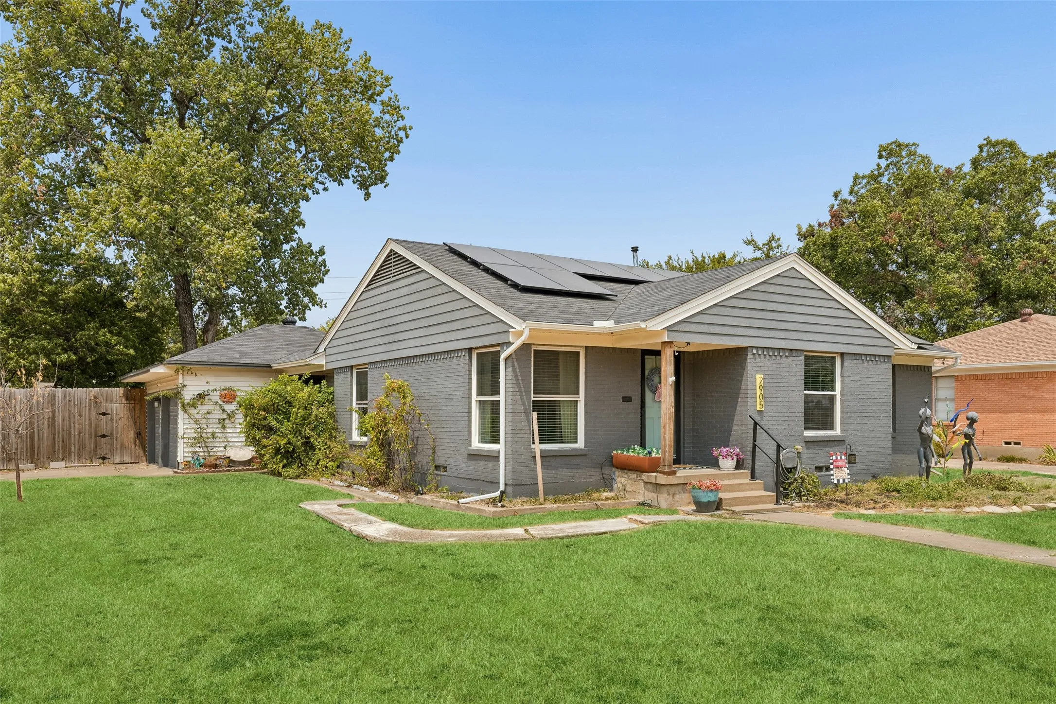 Single Family Residence For Sale in Dallas County , 2905 Highwood Drive, Dallas, Texas 75228, 3 Bedroom, 2 Bathroom, 2 Garage spaces, 1,318 Sqft, built in 1954, mls#21365254, Real Estate Agent in Dallas, Homes For Sale in Dallas county, Homes For Sale in Dallas, Realtor in Dallas Texas, Real Estate Brokerage Independent Realty Texas, Luminita Cordes Realtor