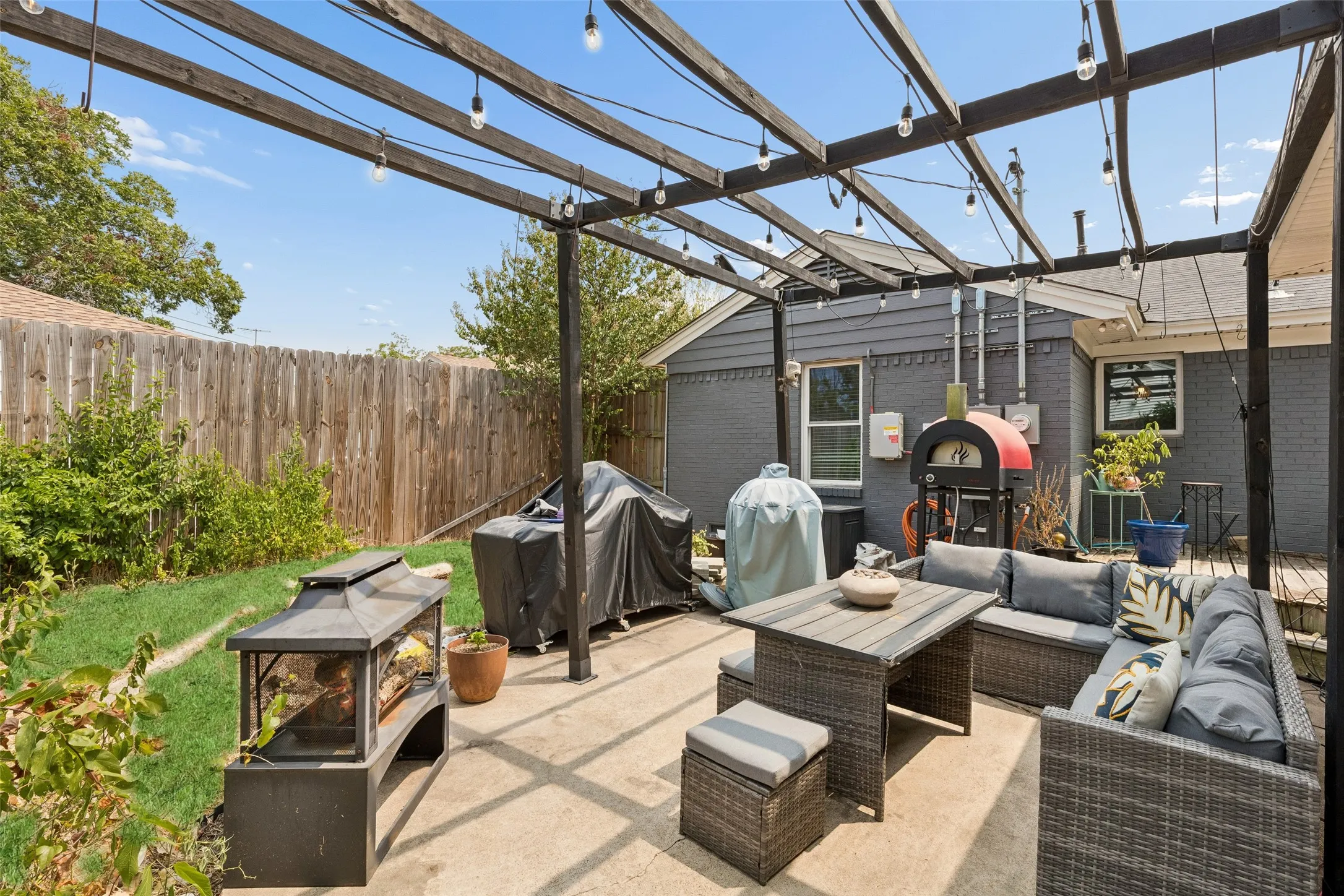 Single Family Residence For Sale in Dallas County , 2905 Highwood Drive, Dallas, Texas 75228, 3 Bedroom, 2 Bathroom, 2 Garage spaces, 1,318 Sqft, built in 1954, mls#21365254, Real Estate Agent in Dallas, Homes For Sale in Dallas county, Homes For Sale in Dallas, Realtor in Dallas Texas, Real Estate Brokerage Independent Realty Texas, Luminita Cordes Realtor