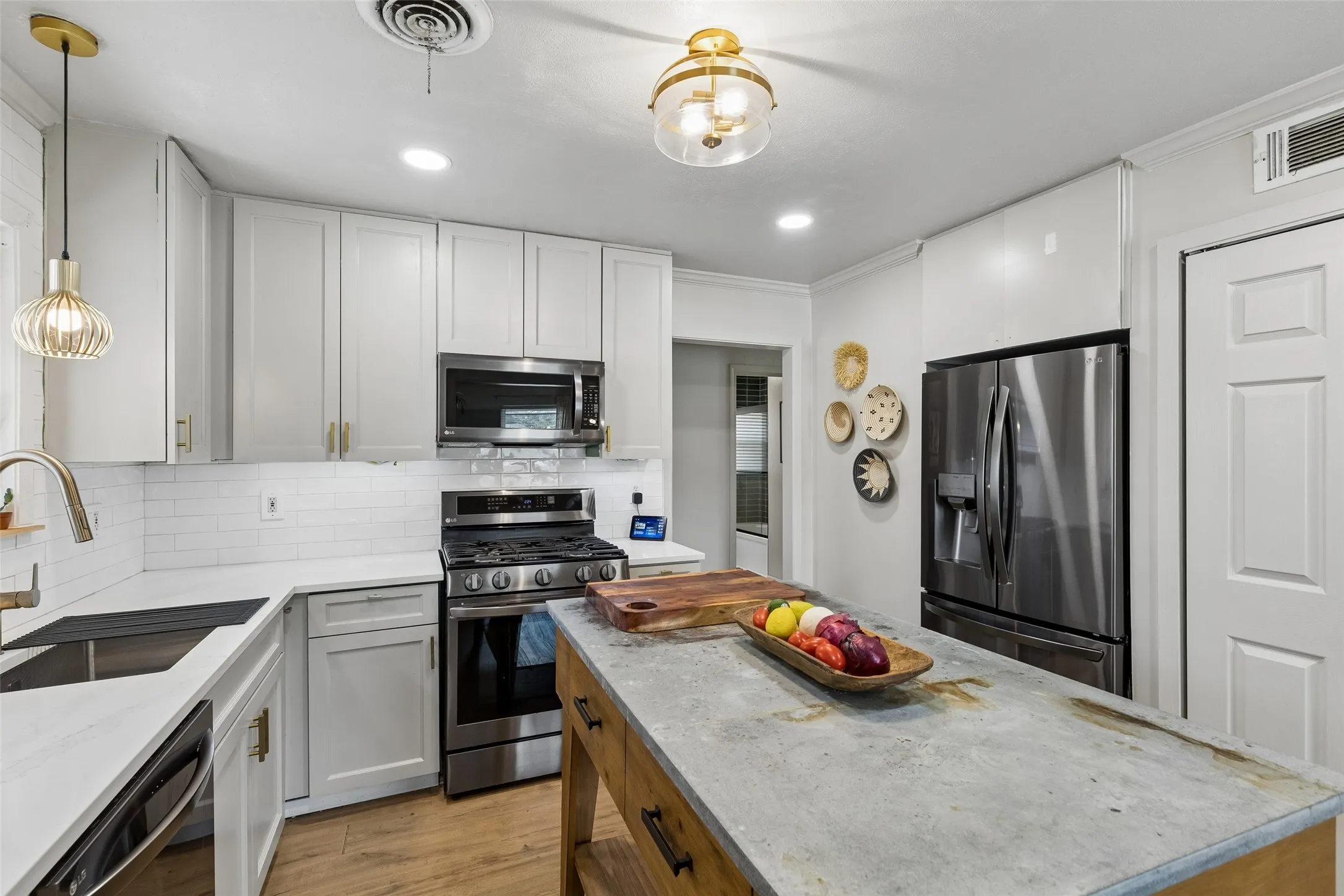 Single Family Residence For Sale in Dallas County , 2905 Highwood Drive, Dallas, Texas 75228, 3 Bedroom, 2 Bathroom, 2 Garage spaces, 1,318 Sqft, built in 1954, mls#21365254, Real Estate Agent in Dallas, Homes For Sale in Dallas county, Homes For Sale in Dallas, Realtor in Dallas Texas, Real Estate Brokerage Independent Realty Texas, Luminita Cordes Realtor