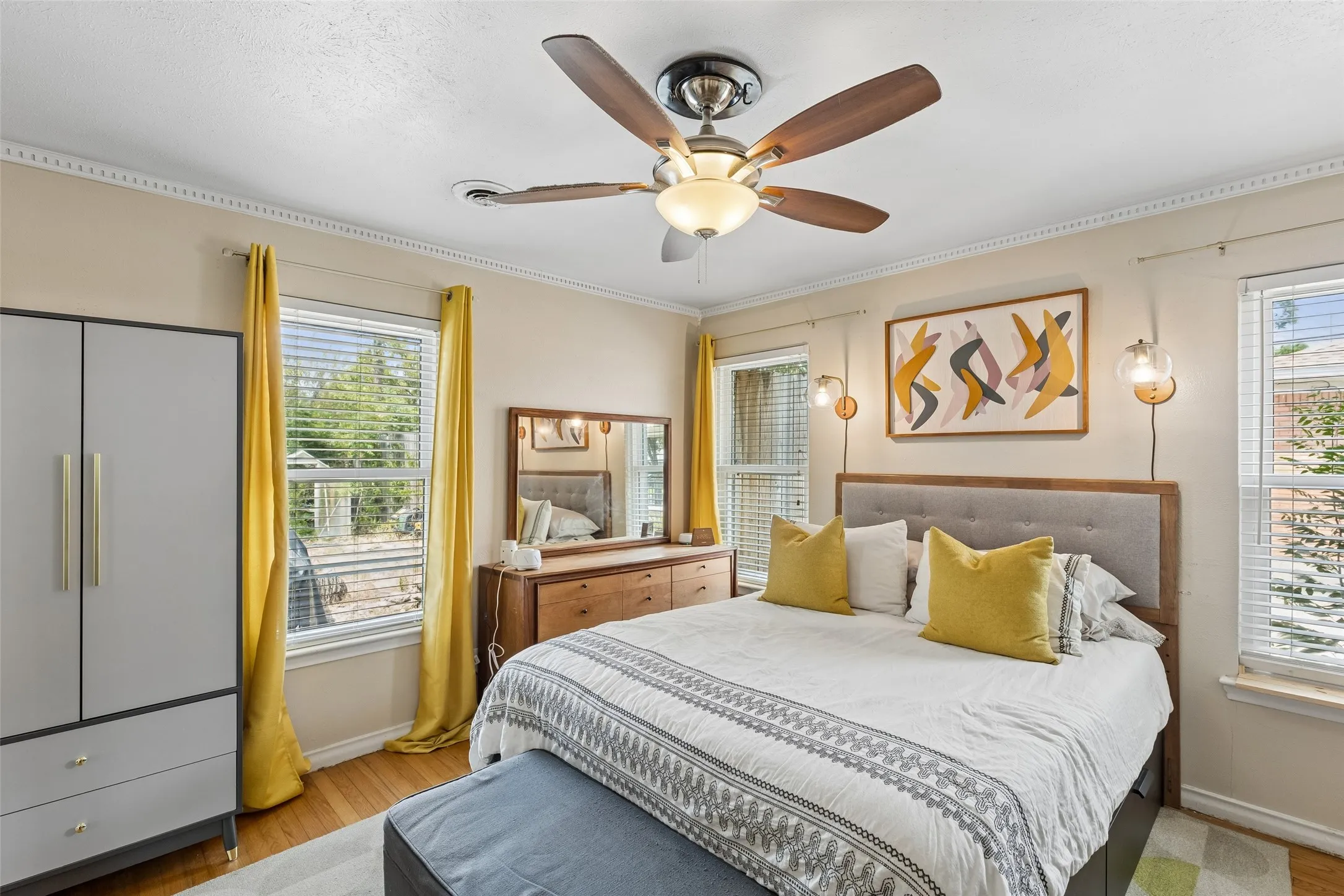 Single Family Residence For Sale in Dallas County , 2905 Highwood Drive, Dallas, Texas 75228, 3 Bedroom, 2 Bathroom, 2 Garage spaces, 1,318 Sqft, built in 1954, mls#21365254, Real Estate Agent in Dallas, Homes For Sale in Dallas county, Homes For Sale in Dallas, Realtor in Dallas Texas, Real Estate Brokerage Independent Realty Texas, Luminita Cordes Realtor