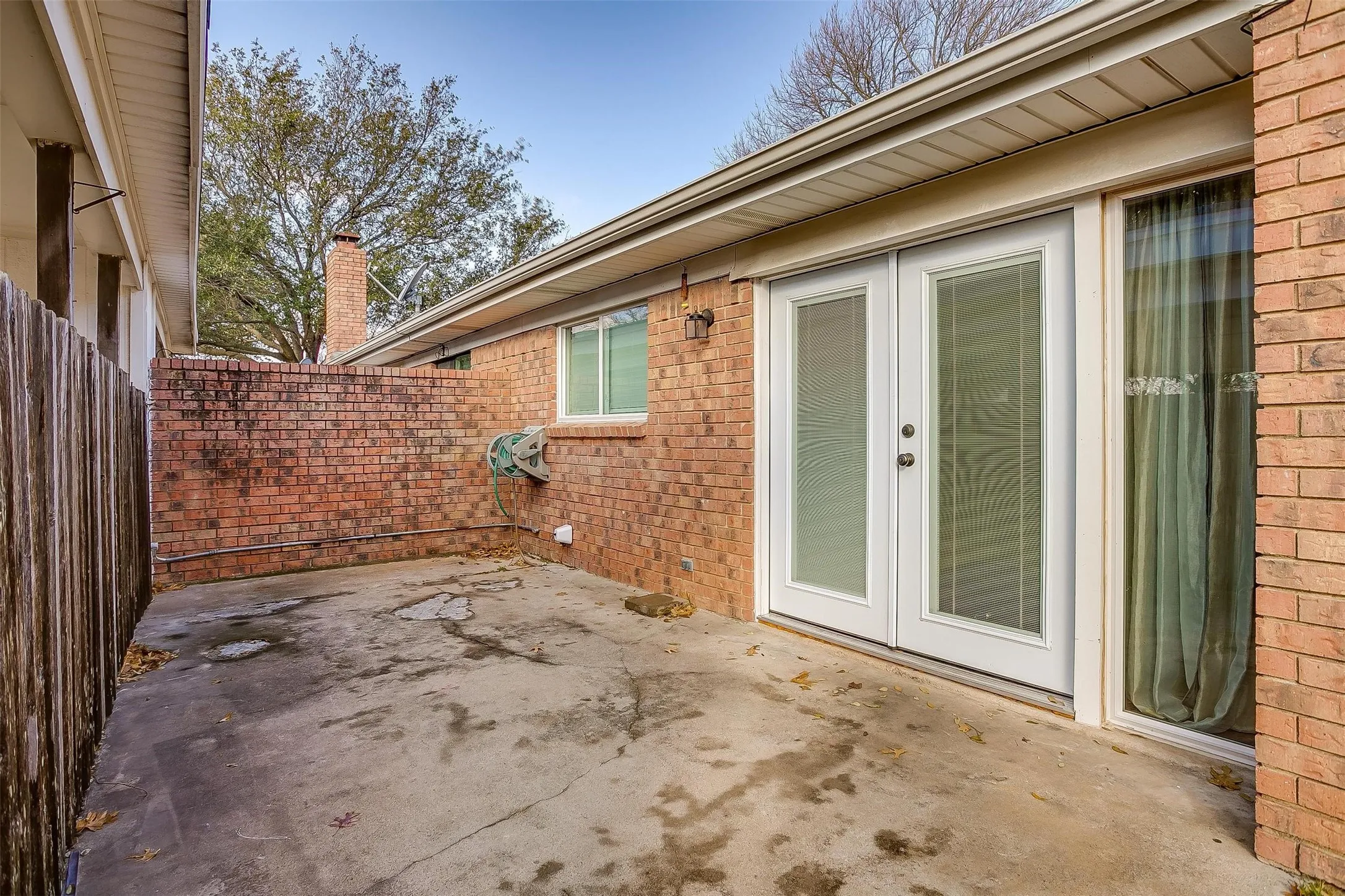 Duplex For Rent in Tarrant County , 4409 Altamesa Boulevard, Fort Worth, Texas 76133, 3 Bedroom, 2 Bathroom, Garage spaces, 1,444 Sqft, built in 1969, mls#21366348, Real Estate Agent in Fort Worth, Homes For Rent in Tarrant county, Homes For Rent in Fort Worth, Realtor in Fort Worth Texas, Real Estate Brokerage Independent Realty Texas, Luminita Cordes Realtor
