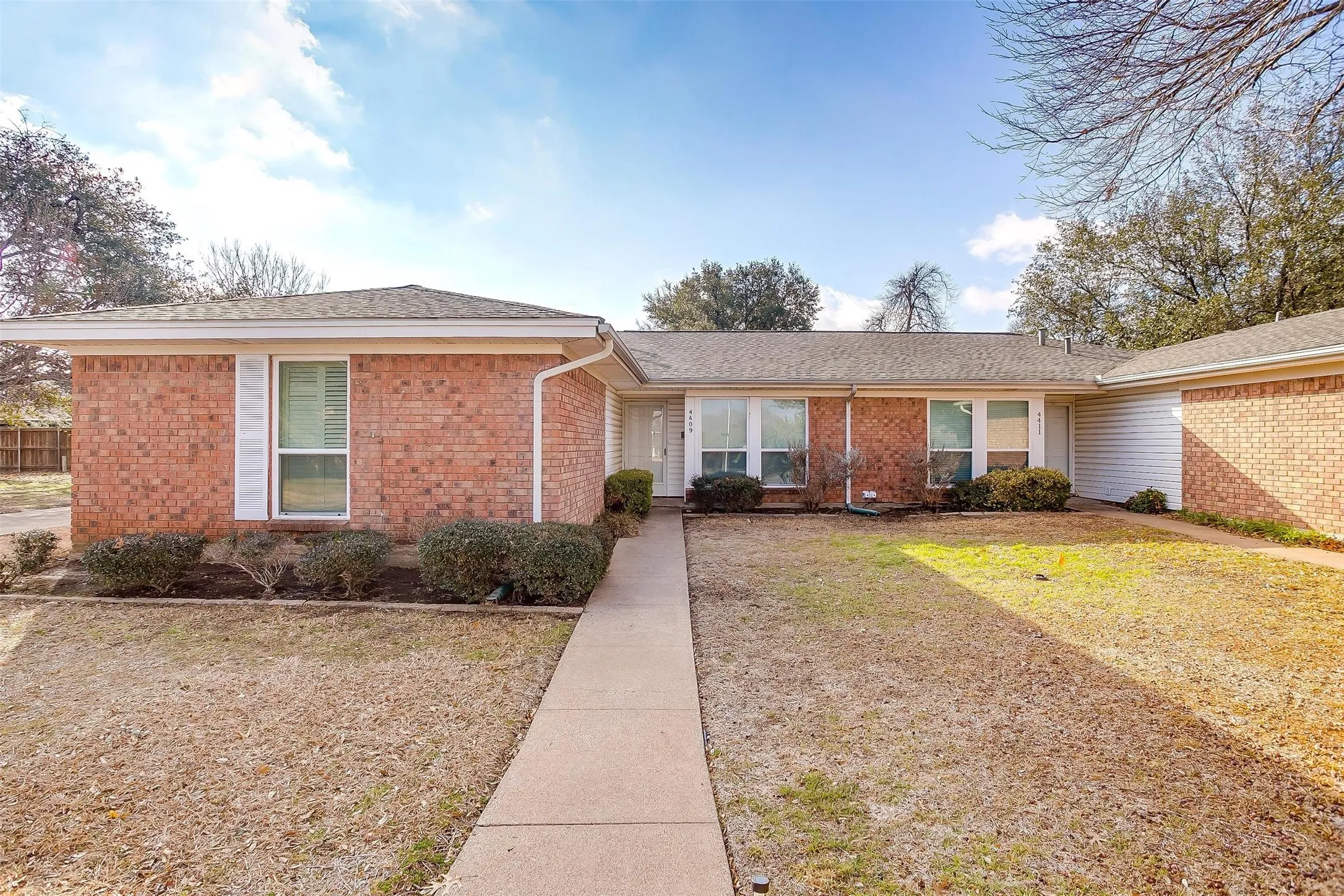 Duplex For Rent in Tarrant County , 4409 Altamesa Boulevard, Fort Worth, Texas 76133, 3 Bedroom, 2 Bathroom, Garage spaces, 1,444 Sqft, built in 1969, mls#21366348, Real Estate Agent in Fort Worth, Homes For Rent in Tarrant county, Homes For Rent in Fort Worth, Realtor in Fort Worth Texas, Real Estate Brokerage Independent Realty Texas, Luminita Cordes Realtor