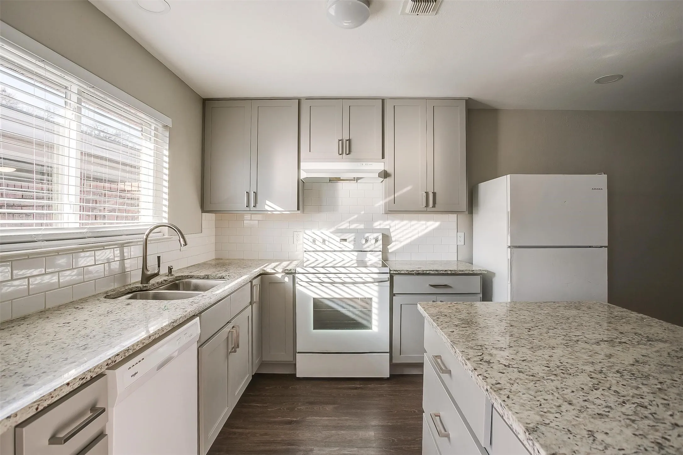 Duplex For Rent in Tarrant County , 4409 Altamesa Boulevard, Fort Worth, Texas 76133, 3 Bedroom, 2 Bathroom, Garage spaces, 1,444 Sqft, built in 1969, mls#21366348, Real Estate Agent in Fort Worth, Homes For Rent in Tarrant county, Homes For Rent in Fort Worth, Realtor in Fort Worth Texas, Real Estate Brokerage Independent Realty Texas, Luminita Cordes Realtor
