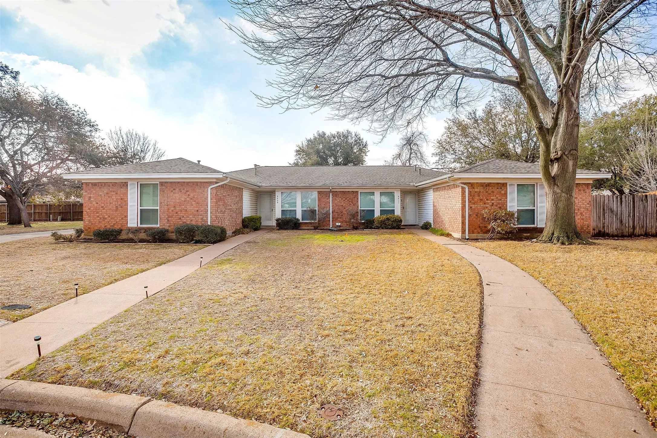 Duplex For Rent in Tarrant County , 4409 Altamesa Boulevard, Fort Worth, Texas 76133, 3 Bedroom, 2 Bathroom, Garage spaces, 1,444 Sqft, built in 1969, mls#21366348, Real Estate Agent in Fort Worth, Homes For Rent in Tarrant county, Homes For Rent in Fort Worth, Realtor in Fort Worth Texas, Real Estate Brokerage Independent Realty Texas, Luminita Cordes Realtor