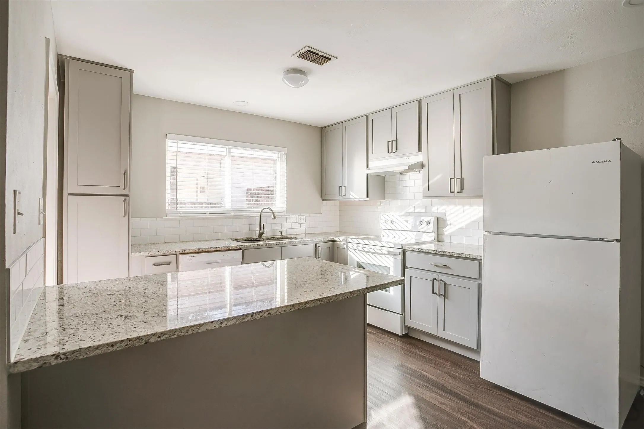 Duplex For Rent in Tarrant County , 4409 Altamesa Boulevard, Fort Worth, Texas 76133, 3 Bedroom, 2 Bathroom, Garage spaces, 1,444 Sqft, built in 1969, mls#21366348, Real Estate Agent in Fort Worth, Homes For Rent in Tarrant county, Homes For Rent in Fort Worth, Realtor in Fort Worth Texas, Real Estate Brokerage Independent Realty Texas, Luminita Cordes Realtor