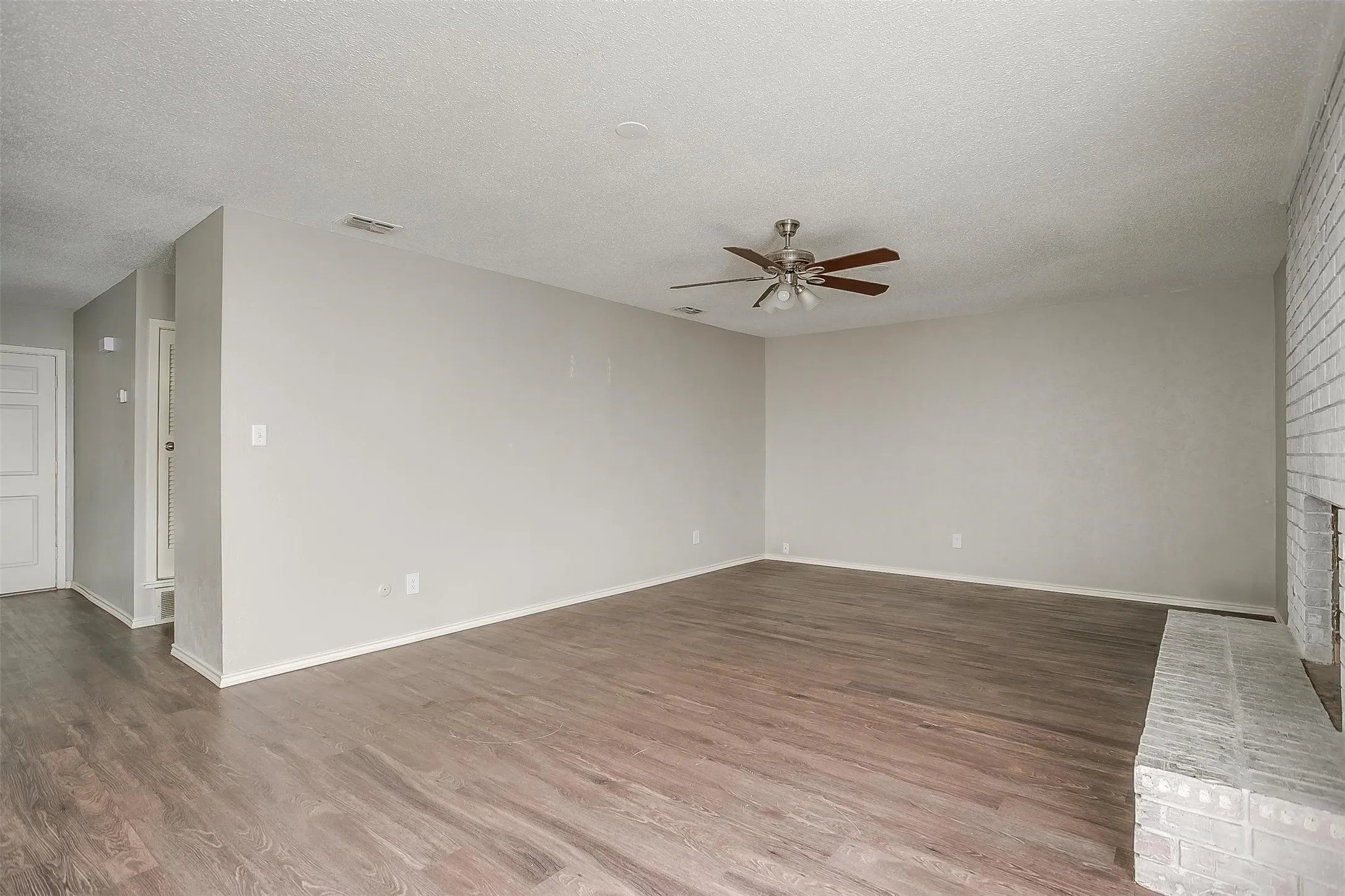 Duplex For Rent in Tarrant County , 4409 Altamesa Boulevard, Fort Worth, Texas 76133, 3 Bedroom, 2 Bathroom, Garage spaces, 1,444 Sqft, built in 1969, mls#21366348, Real Estate Agent in Fort Worth, Homes For Rent in Tarrant county, Homes For Rent in Fort Worth, Realtor in Fort Worth Texas, Real Estate Brokerage Independent Realty Texas, Luminita Cordes Realtor