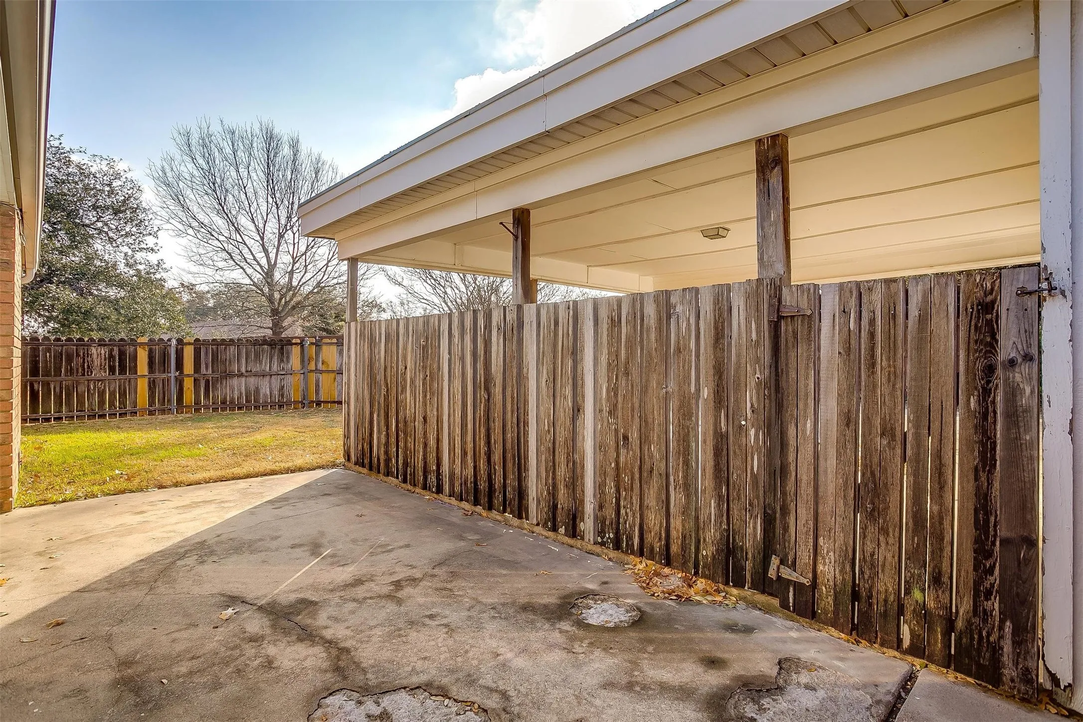 Duplex For Rent in Tarrant County , 4409 Altamesa Boulevard, Fort Worth, Texas 76133, 3 Bedroom, 2 Bathroom, Garage spaces, 1,444 Sqft, built in 1969, mls#21366348, Real Estate Agent in Fort Worth, Homes For Rent in Tarrant county, Homes For Rent in Fort Worth, Realtor in Fort Worth Texas, Real Estate Brokerage Independent Realty Texas, Luminita Cordes Realtor